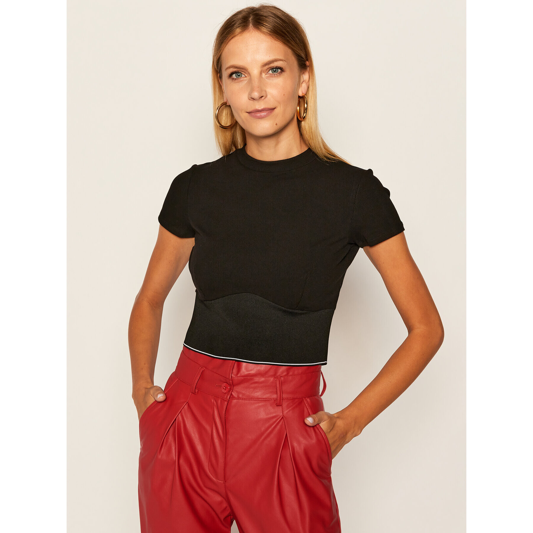 Guess Тишърт Cyntia W0YP32 K8RT0 Черен Cropped Fit - Pepit.bg