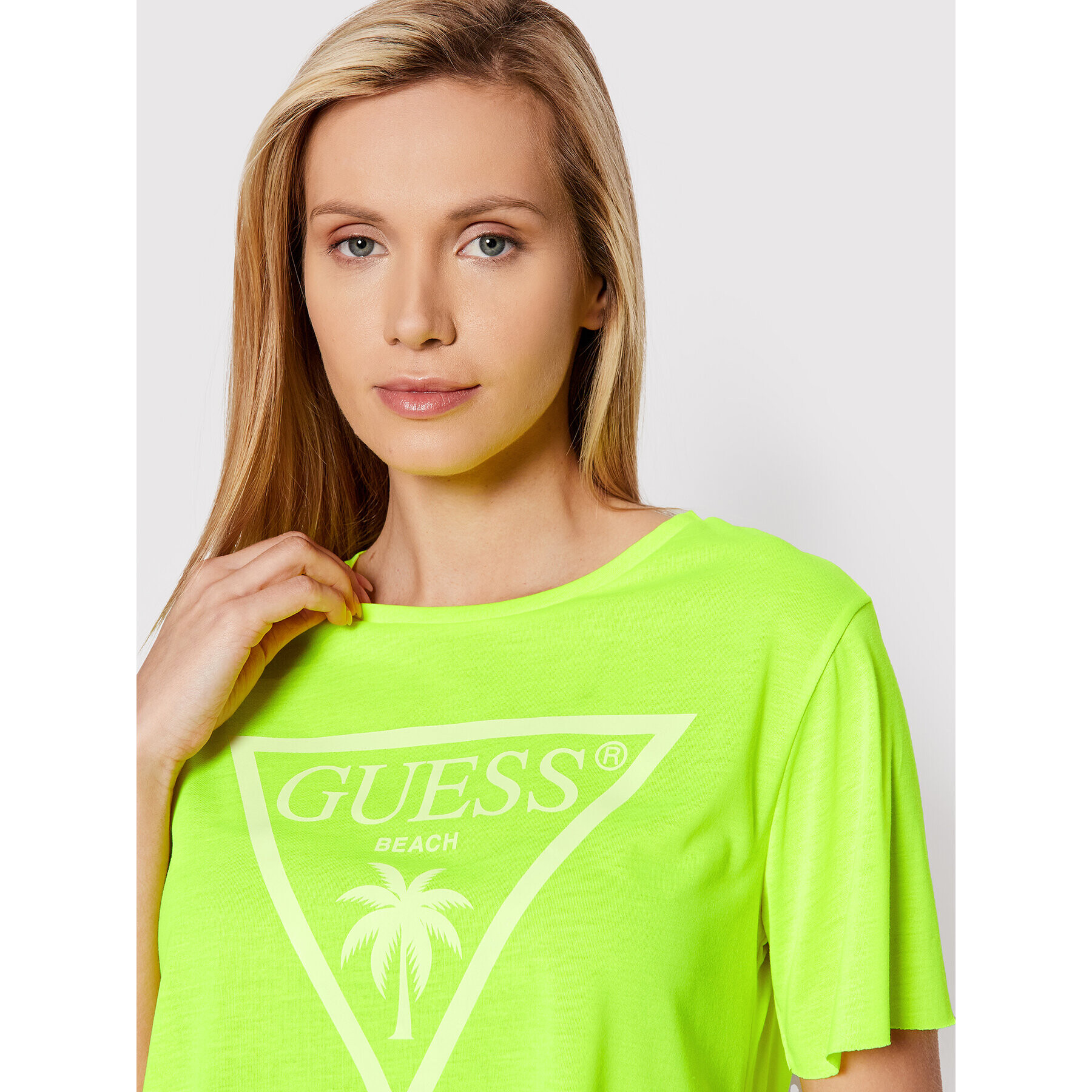 Guess Тишърт E02I01 KB9I0 Зелен Regular Fit - Pepit.bg