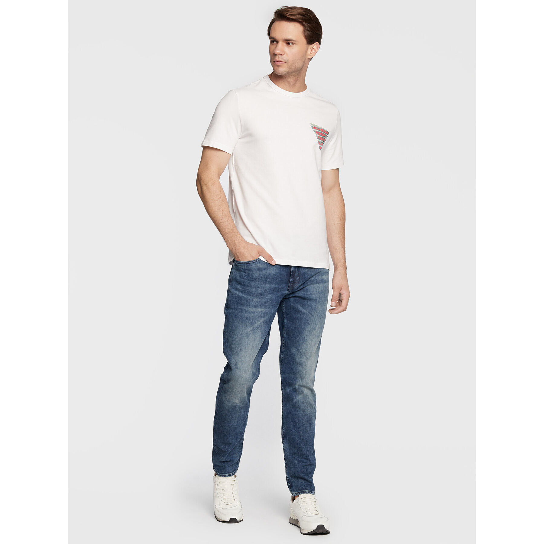 Guess Тишърт Eskil M2BI26 J1314 Бял Slim Fit - Pepit.bg