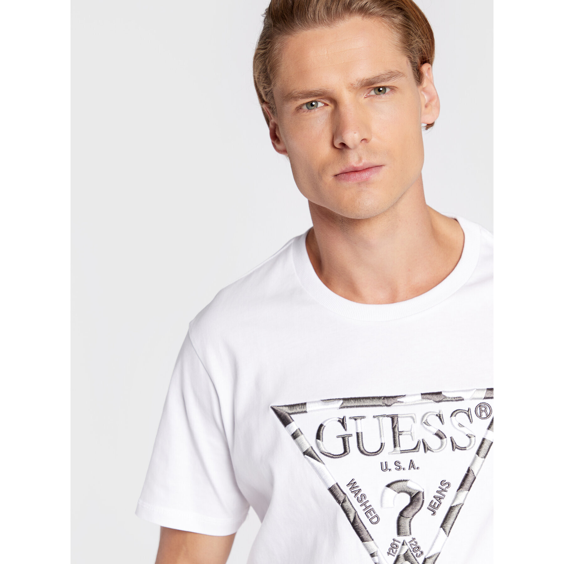 Guess Тишърт Gad M2BI33 K8FQ4 Бял Regular Fit - Pepit.bg