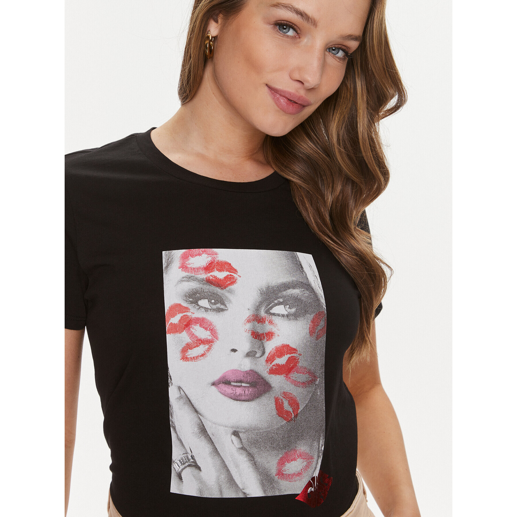 Guess Тишърт Lipstick Kisses W4RI20 K9RM1 Черен Regular Fit - Pepit.bg