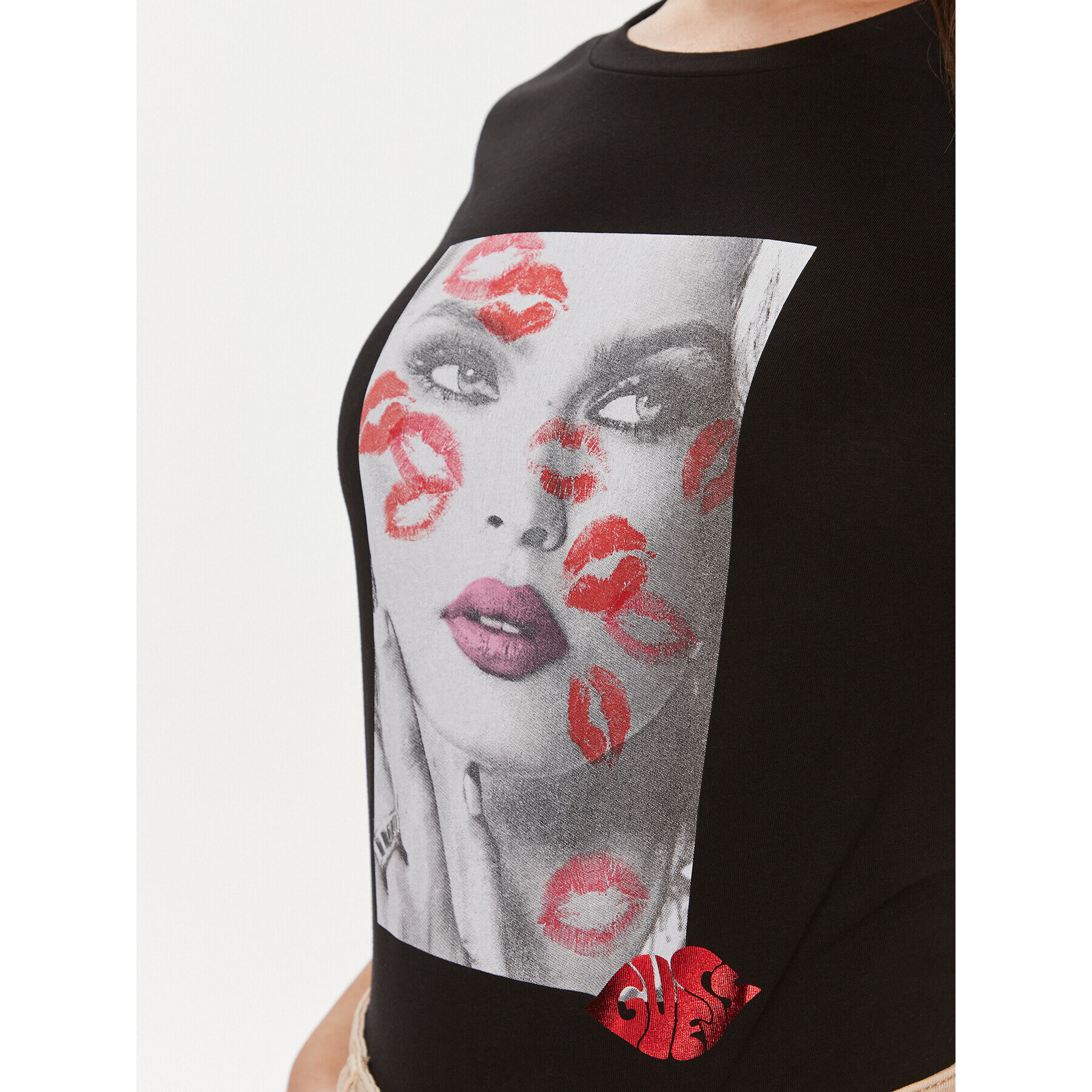 Guess Тишърт Lipstick Kisses W4RI20 K9RM1 Черен Regular Fit - Pepit.bg