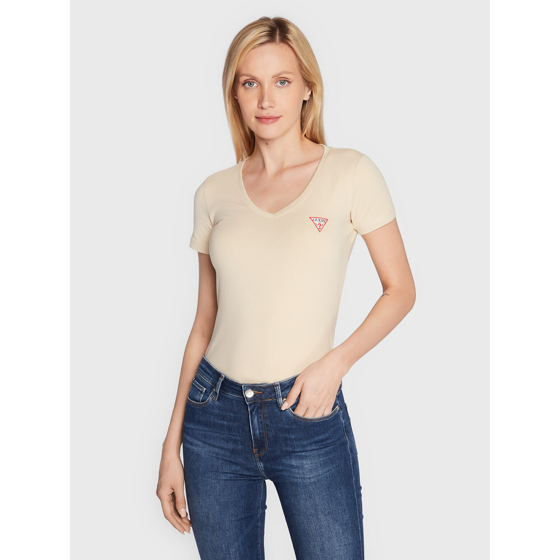 Guess Тишърт Mini Triangle W2YI45 J1311 Бежов Slim Fit - Pepit.bg