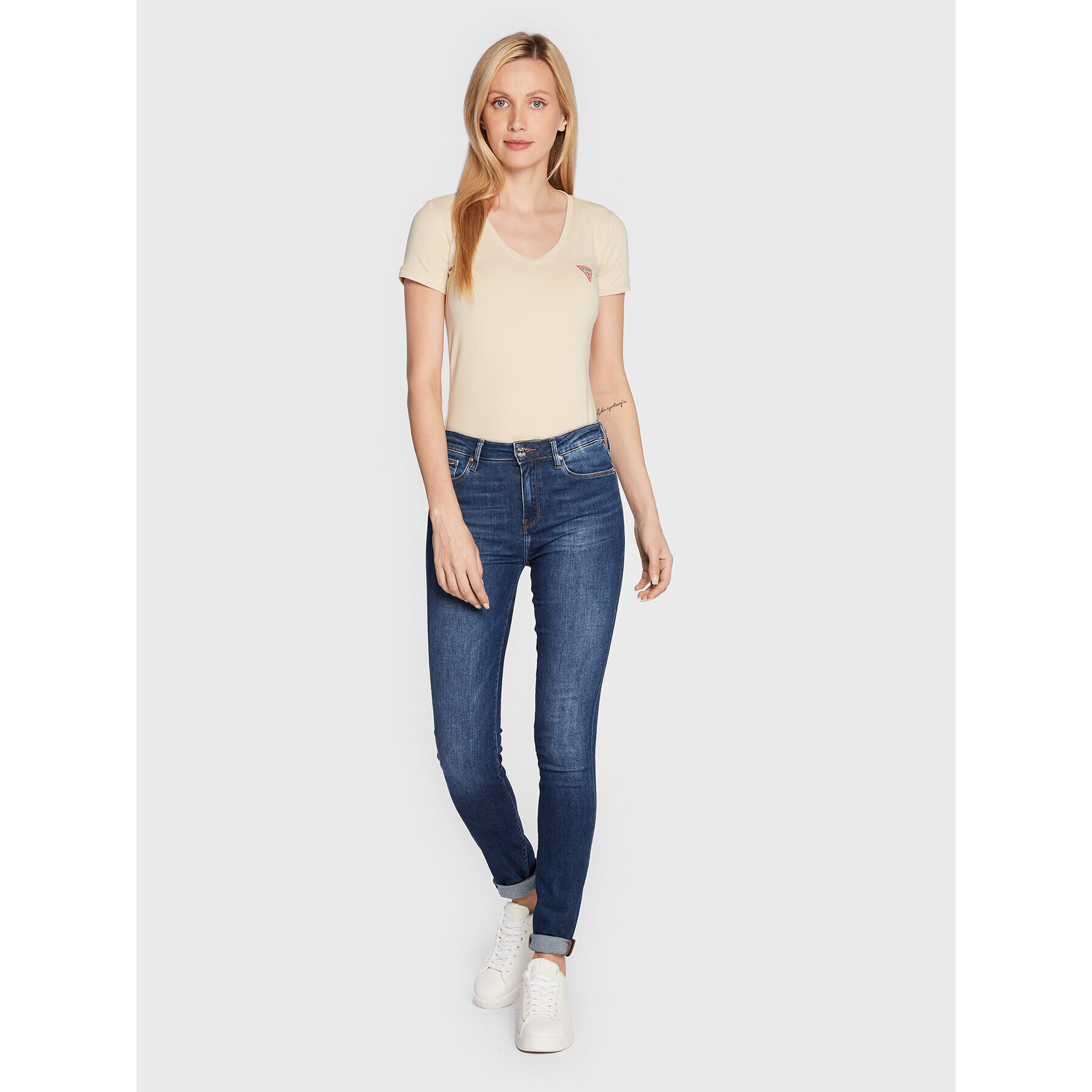 Guess Тишърт Mini Triangle W2YI45 J1311 Бежов Slim Fit - Pepit.bg