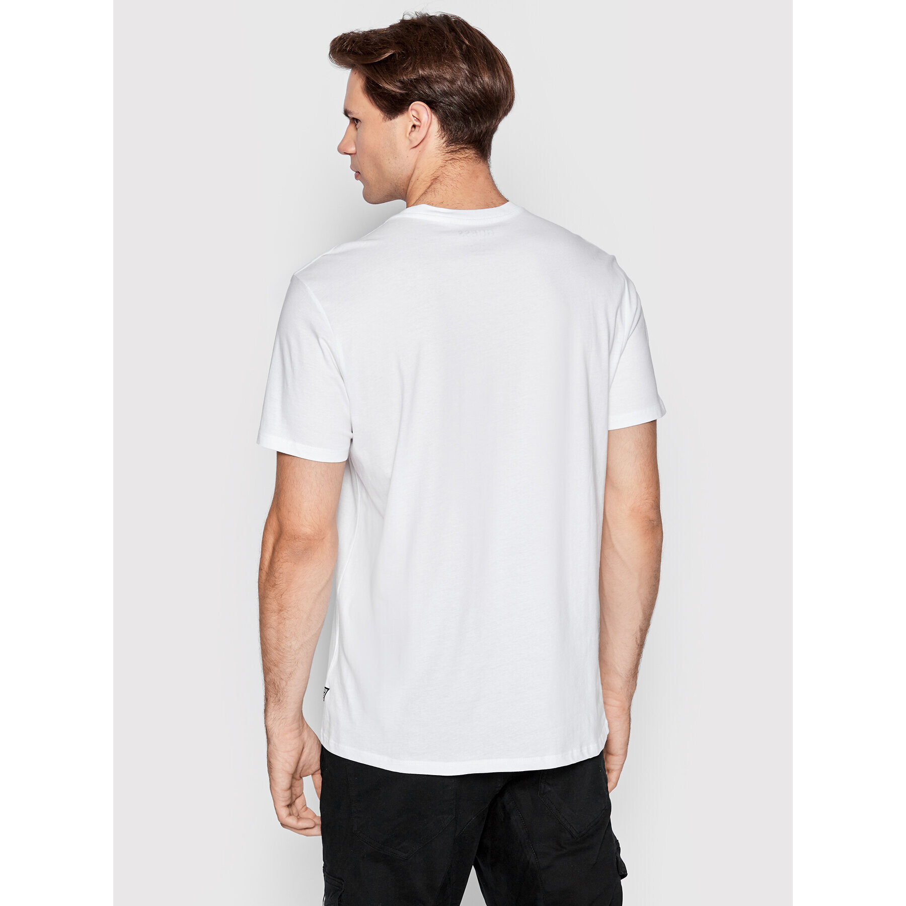 Guess Тишърт Old English Logo M2YI12 K9RM1 Бял Regular Fit - Pepit.bg