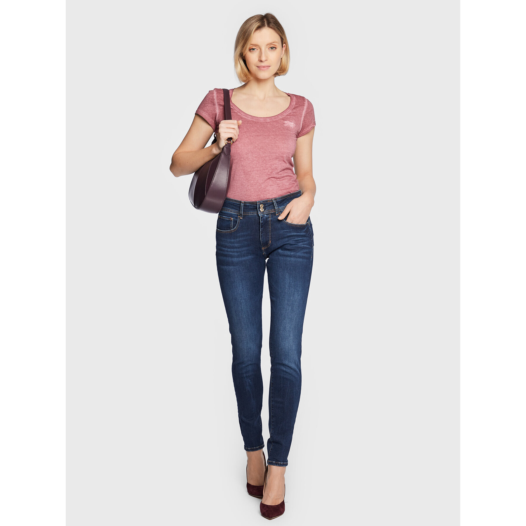Guess Тишърт Script Logo W2GI52 K9SN1 Бордо Regular Fit - Pepit.bg
