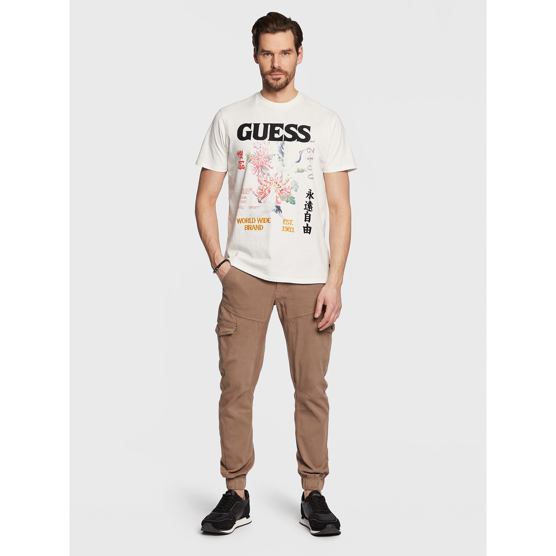 Guess Тишърт Tokyo Collage M3GI76 KBDL0 Екрю Regular Fit - Pepit.bg