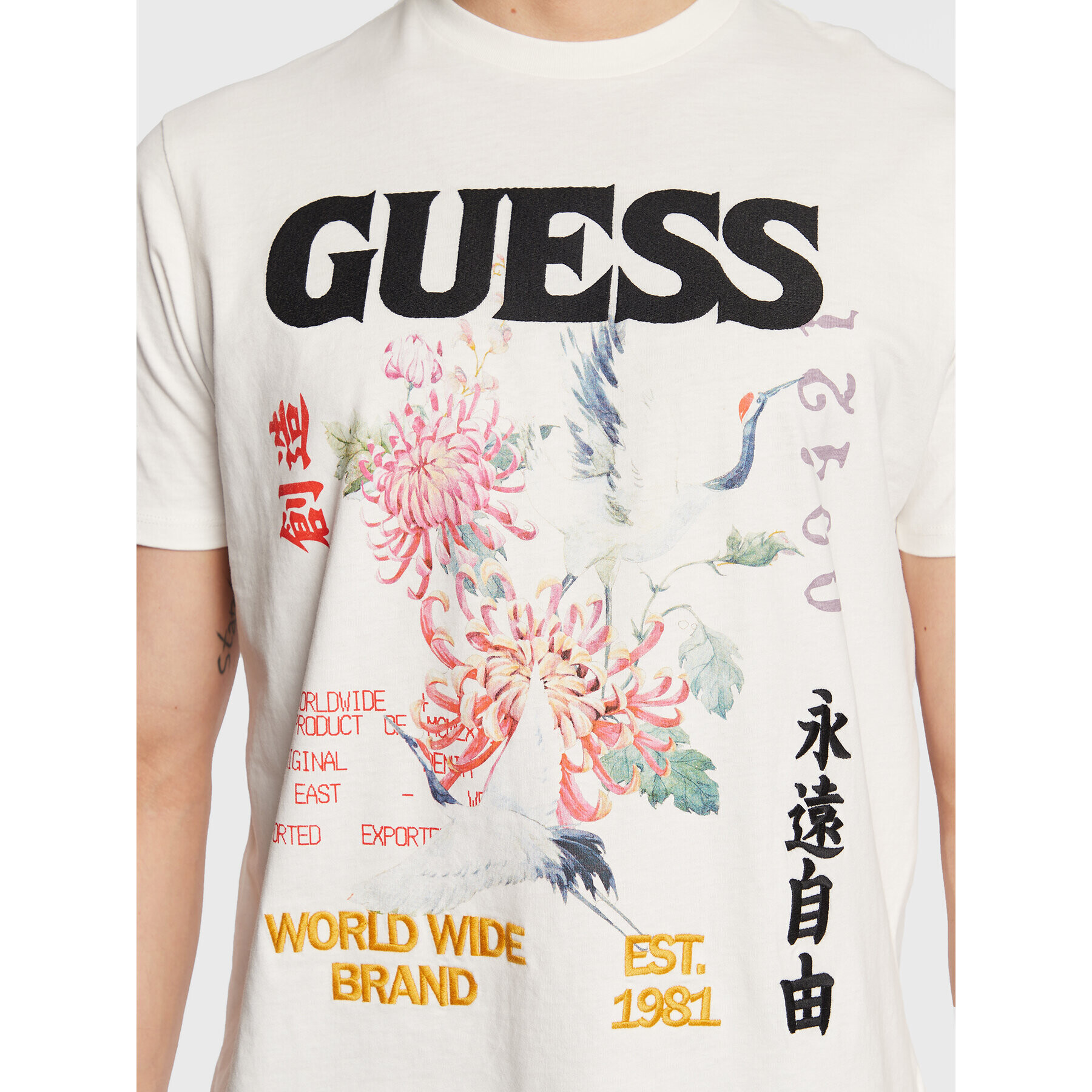 Guess Тишърт Tokyo Collage M3GI76 KBDL0 Екрю Regular Fit - Pepit.bg