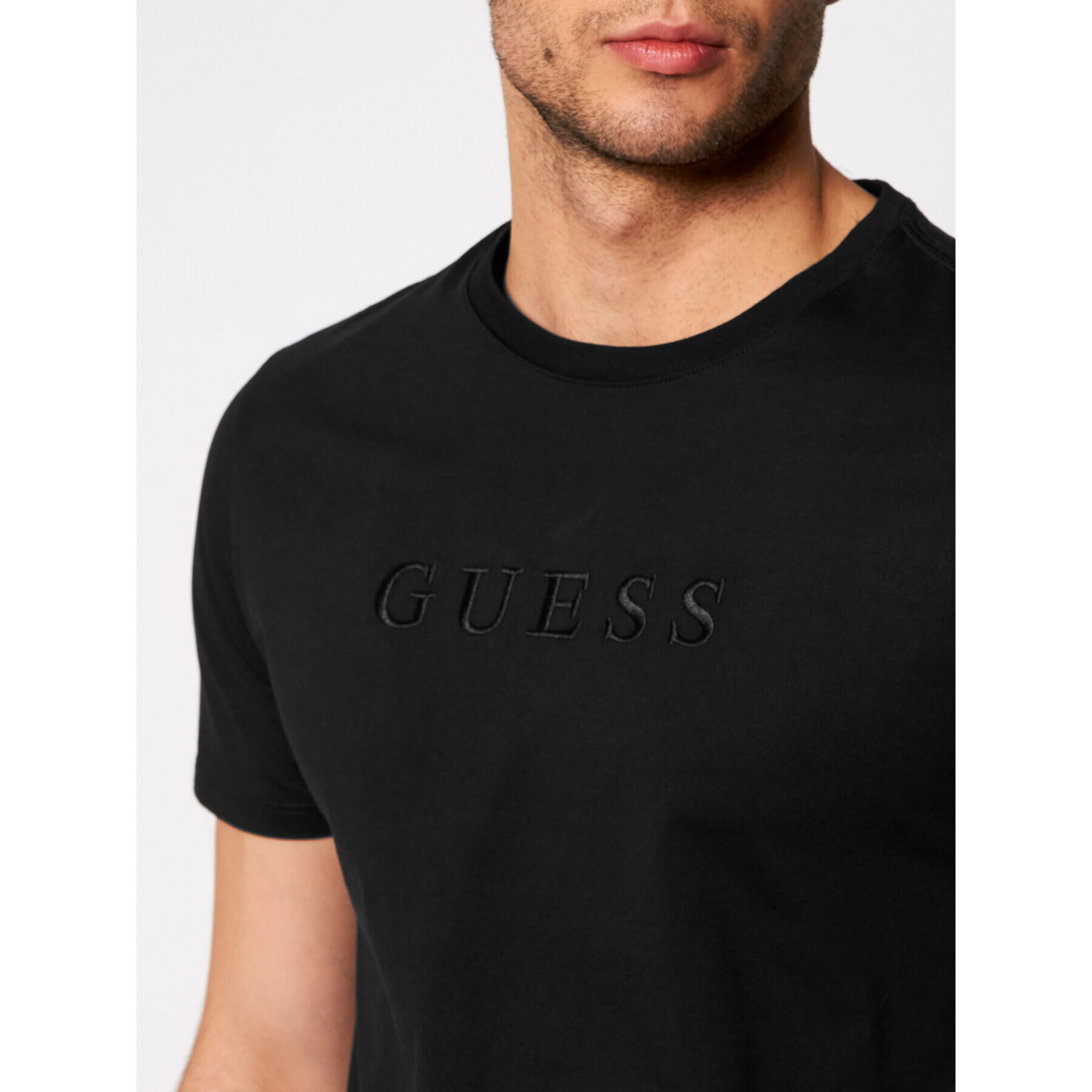 Guess Тишърт Tone-On-Tone Logo M82P64 R7HD0 Черен Regular Fit - Pepit.bg