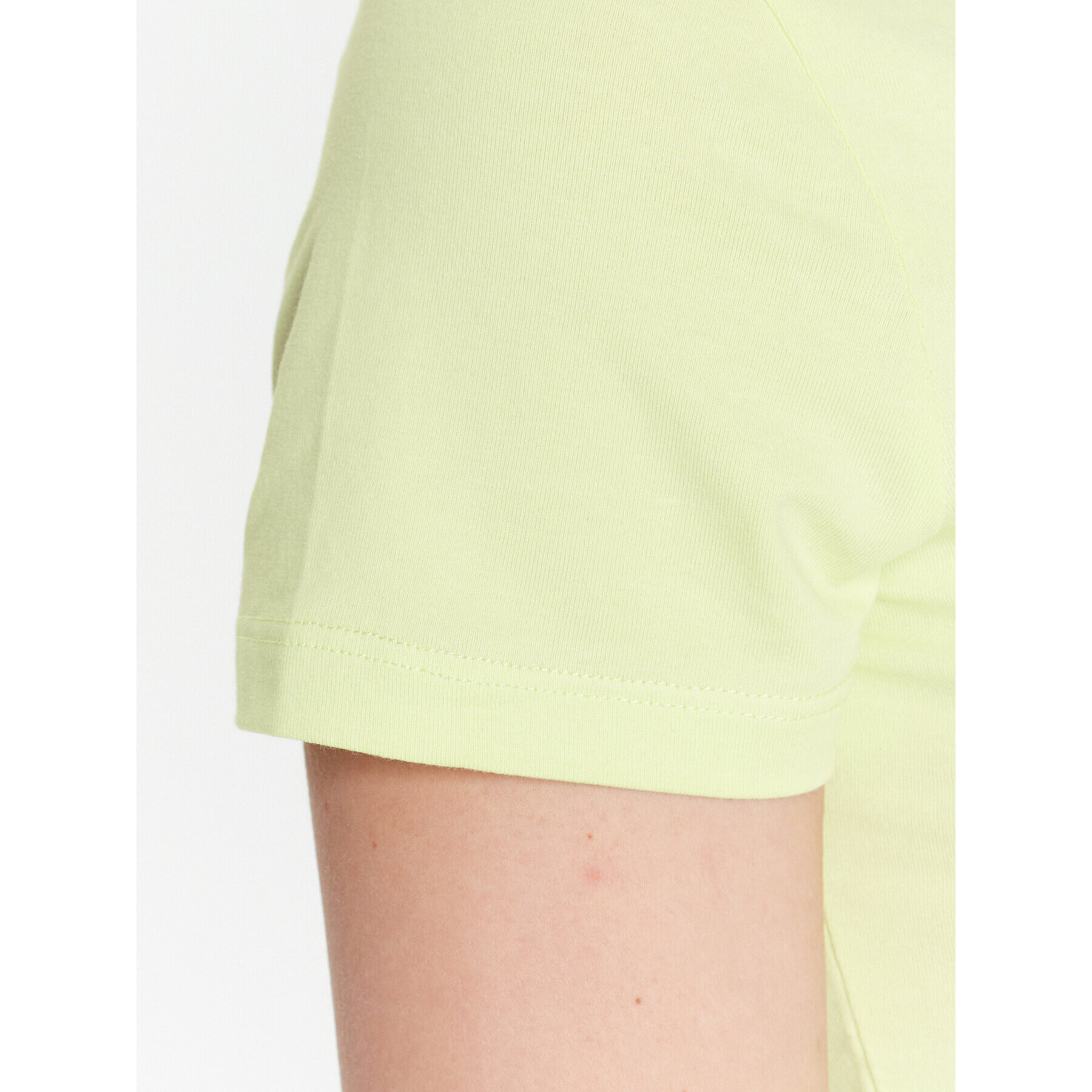 Guess Тишърт Triangle Flowers W3GI41 J1314 Зелен Slim Fit - Pepit.bg