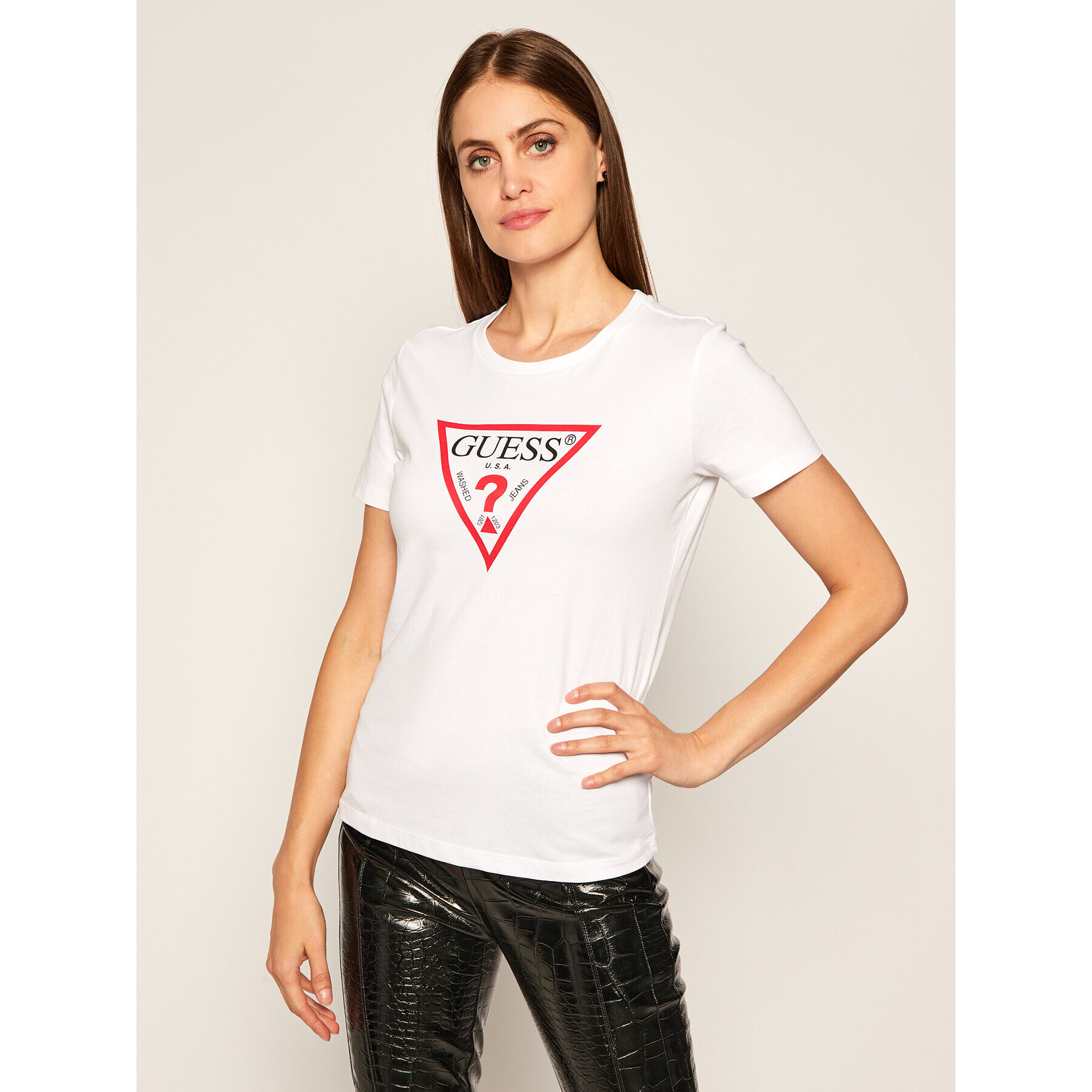 Guess Тишърт Triangle Logo W0YI57 K8HM0 Бял Regular Fit - Pepit.bg