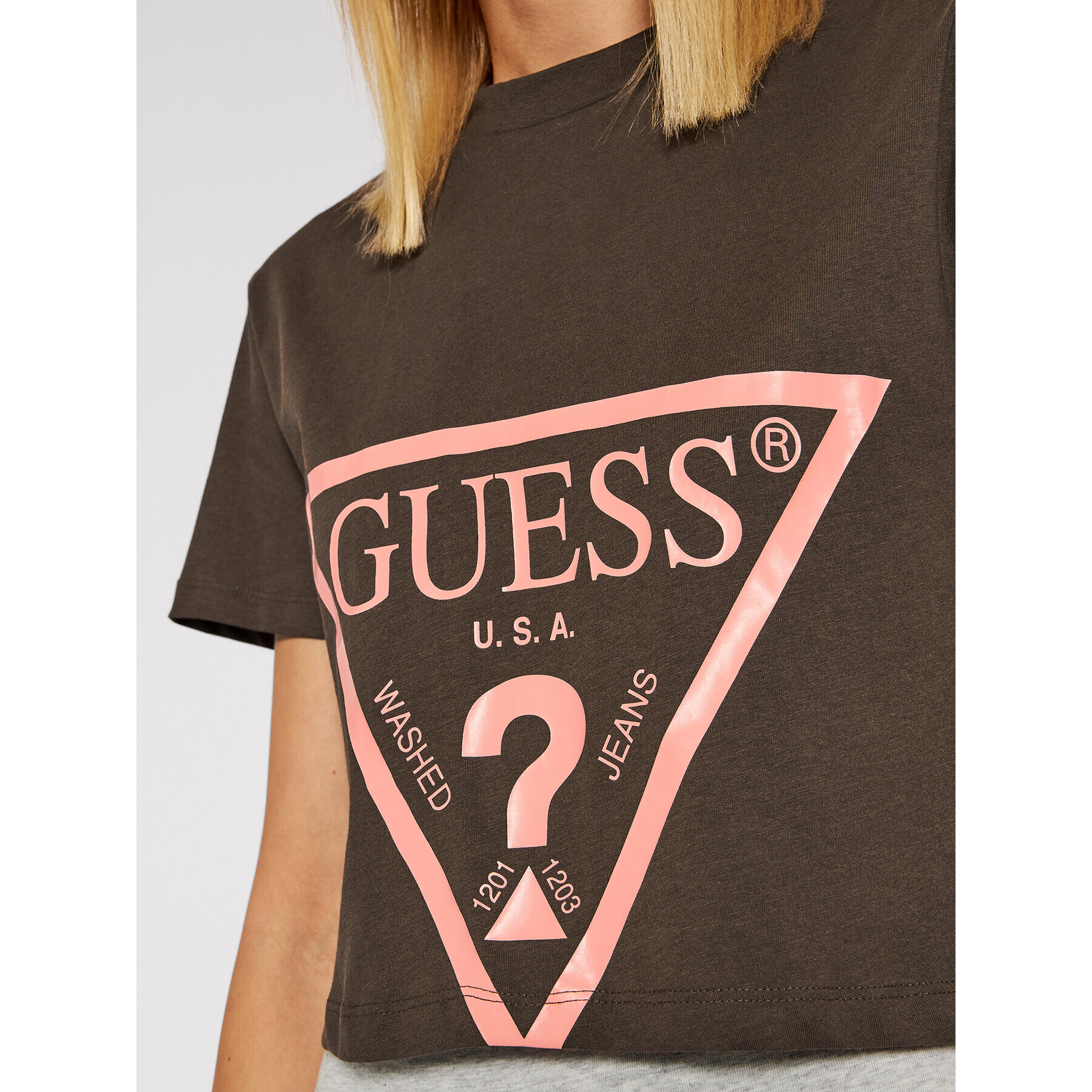 Guess Тишърт V2RI00 K8HM0 Кафяв Relaxed Fit - Pepit.bg