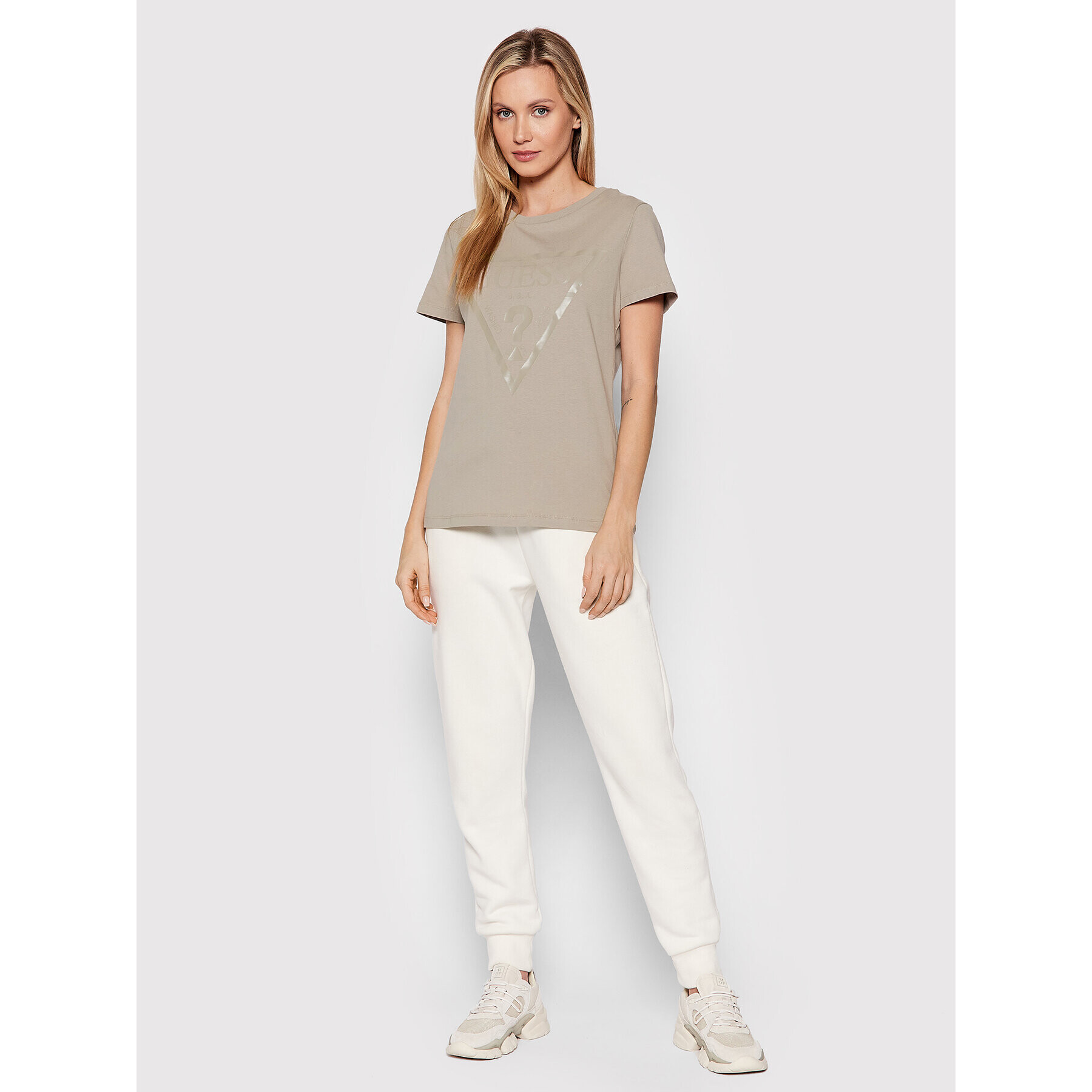 Guess Тишърт V2RI13 K8HM0 Бежов Regular Fit - Pepit.bg
