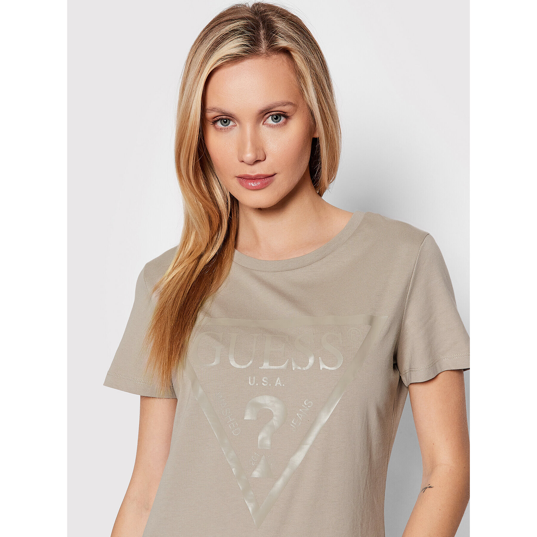 Guess Тишърт V2RI13 K8HM0 Бежов Regular Fit - Pepit.bg