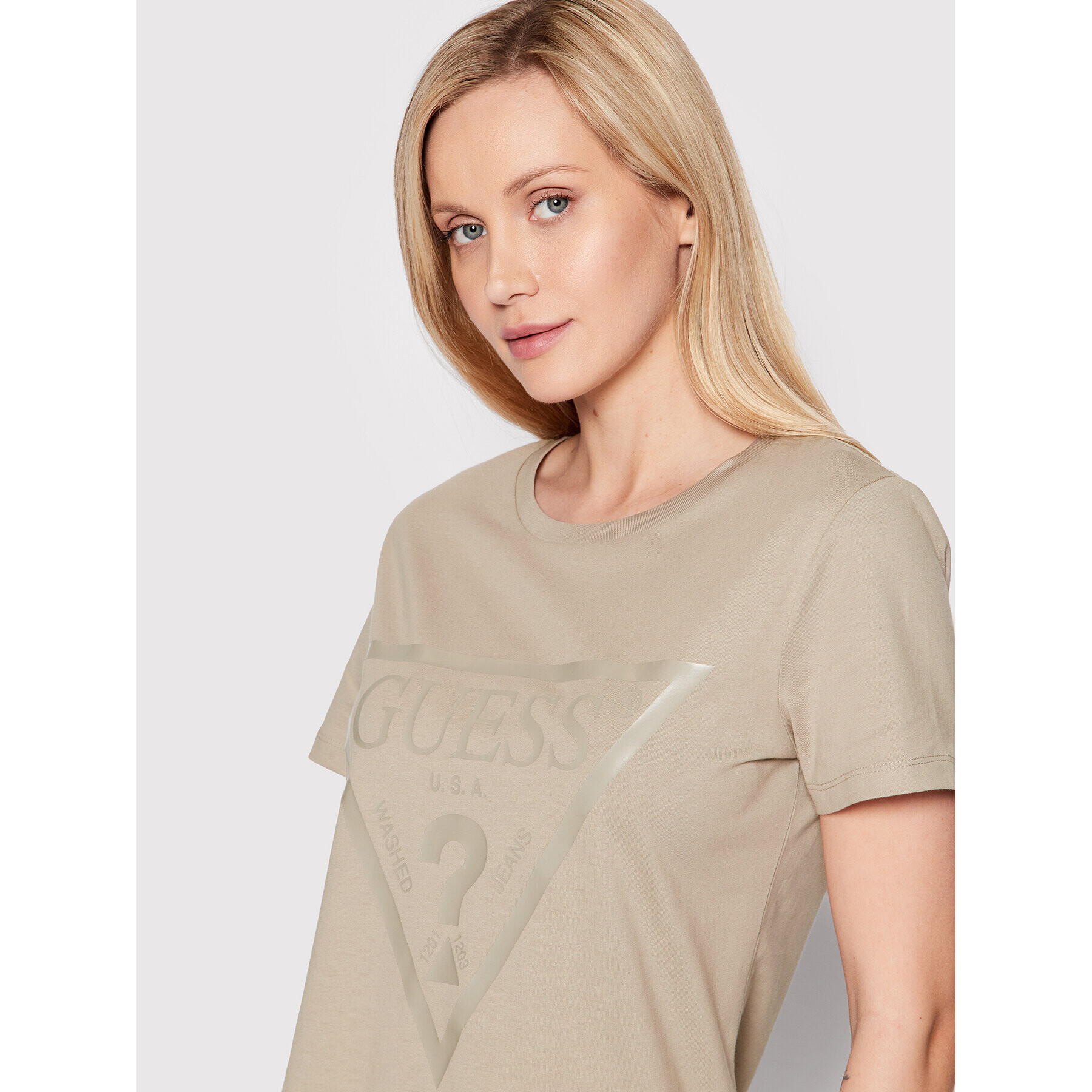Guess Тишърт V2YI07 K8HM0 Бежов Regular Fit - Pepit.bg
