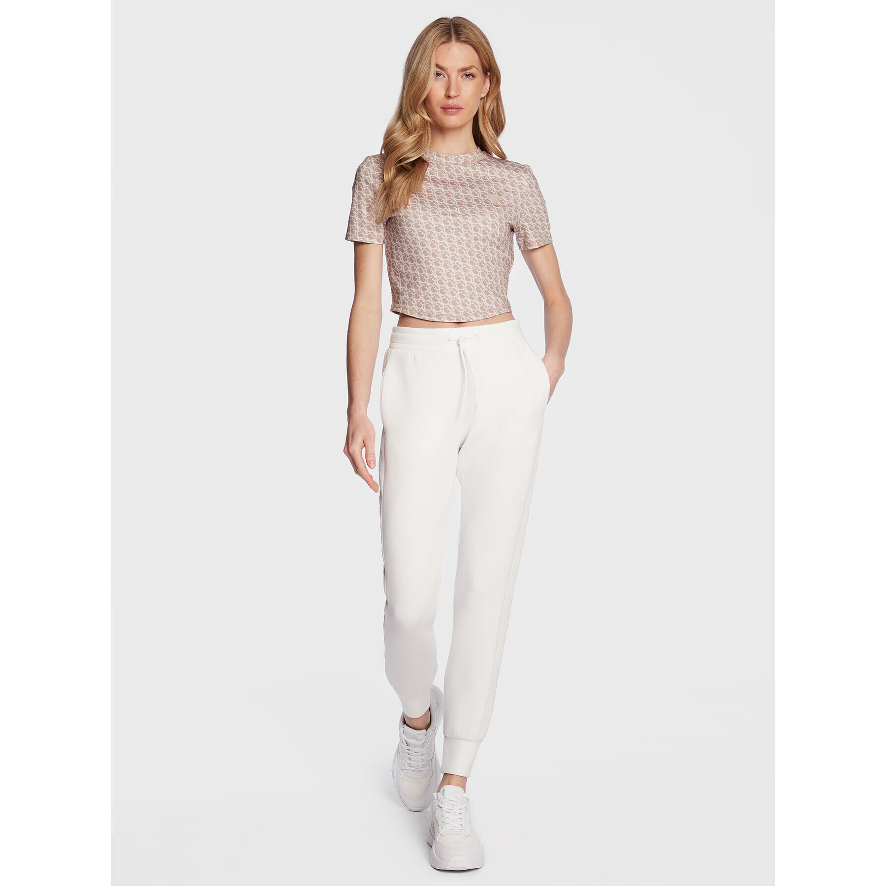 Guess Тишърт V3GP18 MC03W Кафяв Regular Fit - Pepit.bg