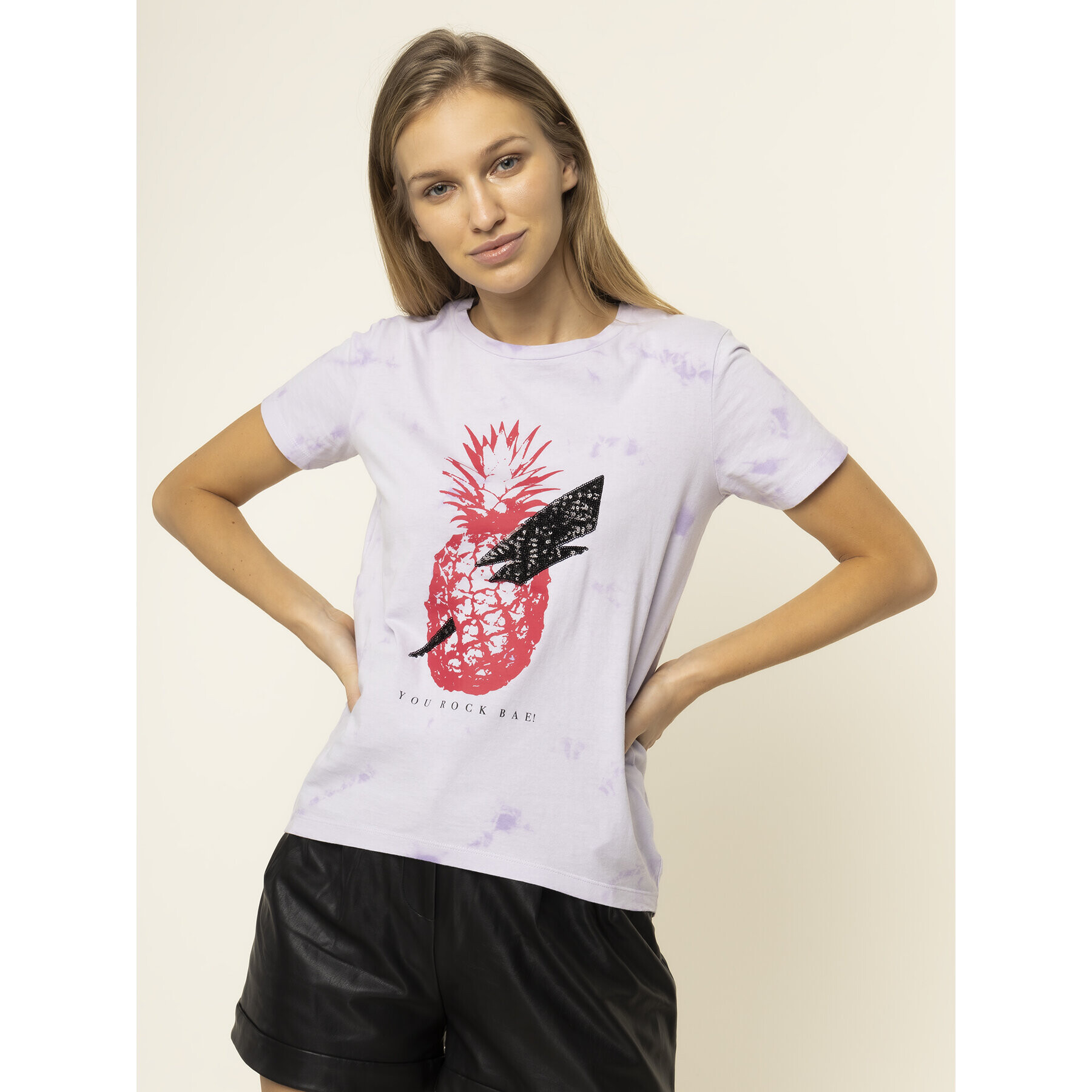 Guess Тишърт W01I0L JA900 Виолетов Regular Fit - Pepit.bg