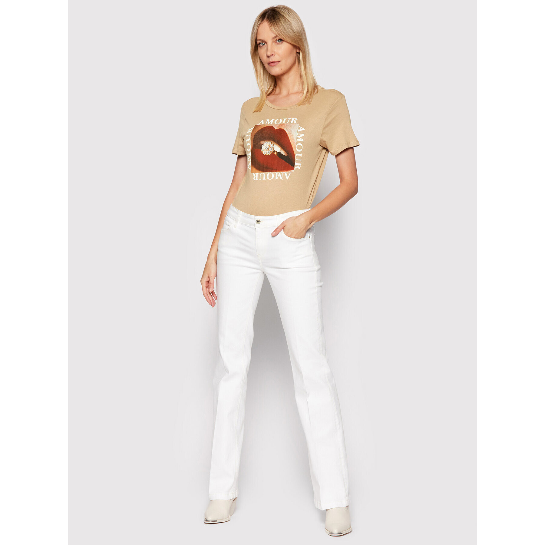 Guess Тишърт Amour W2RI18 K9TD3 Бежов Regular Fit - Pepit.bg