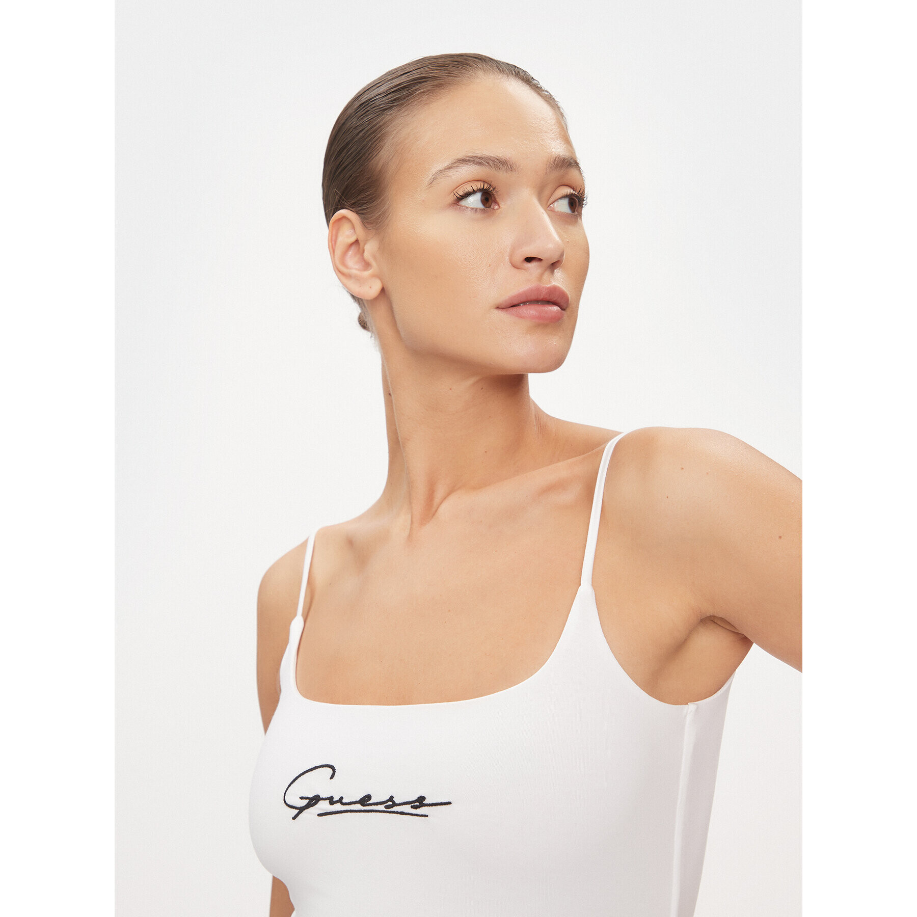 Guess топ Signature V4RP06 J1314 Бял Regular Fit - Pepit.bg