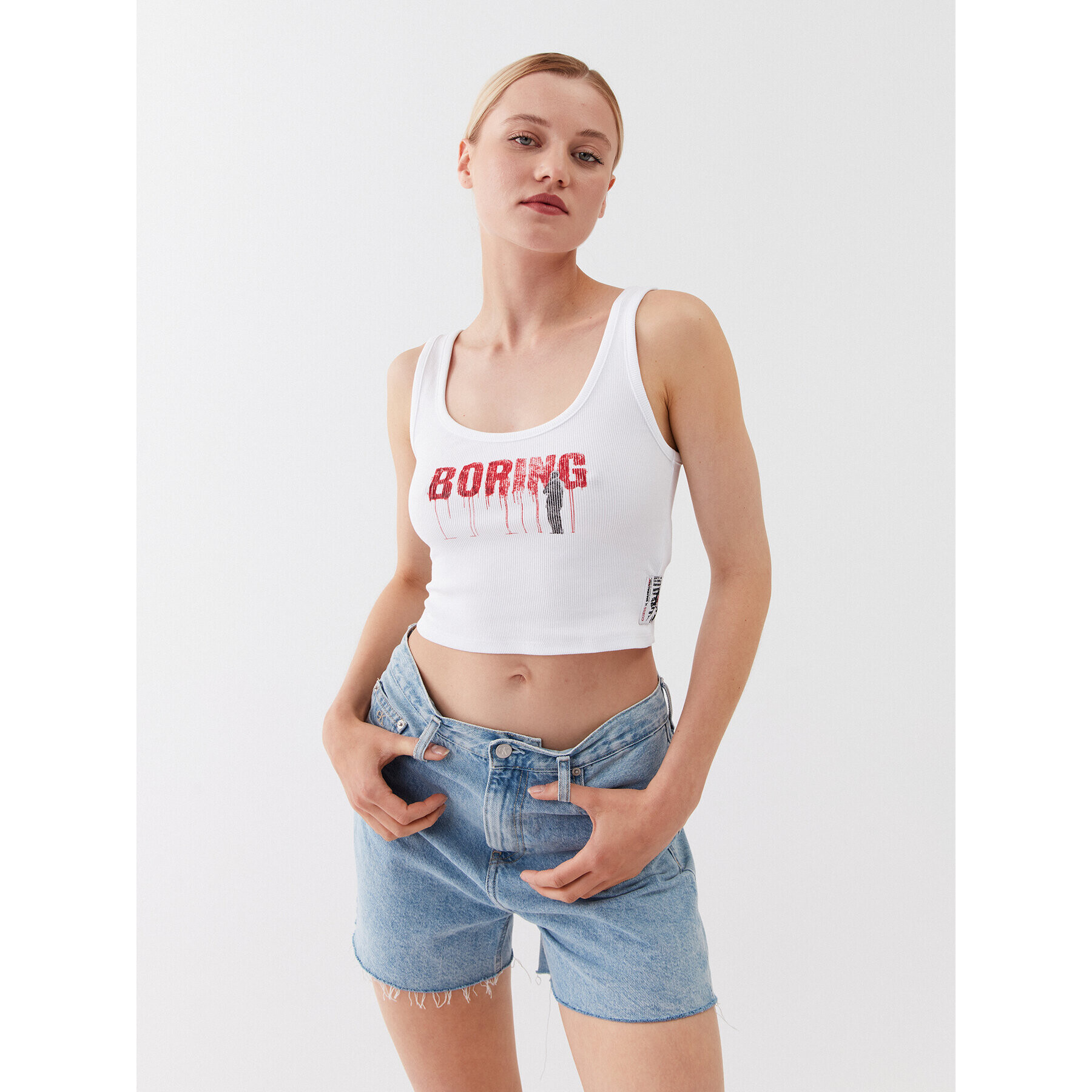 Guess топ W3YP50 KA0H1 Бял Cropp Fit - Pepit.bg