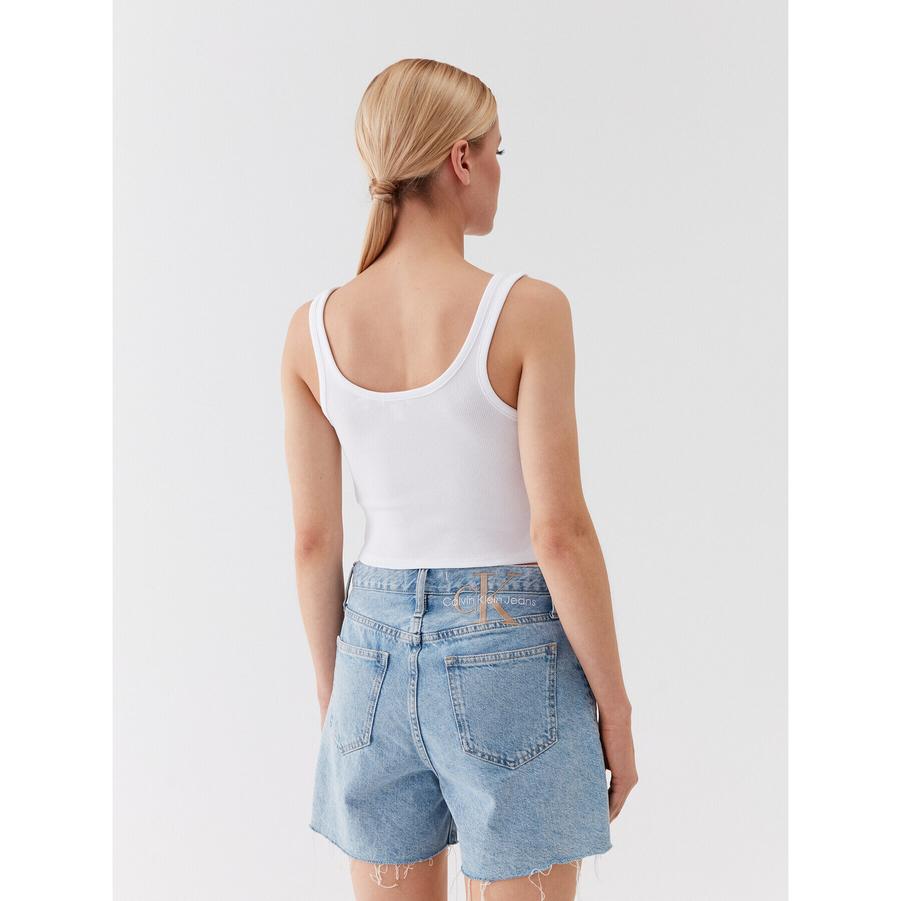 Guess топ W3YP50 KA0H1 Бял Cropp Fit - Pepit.bg
