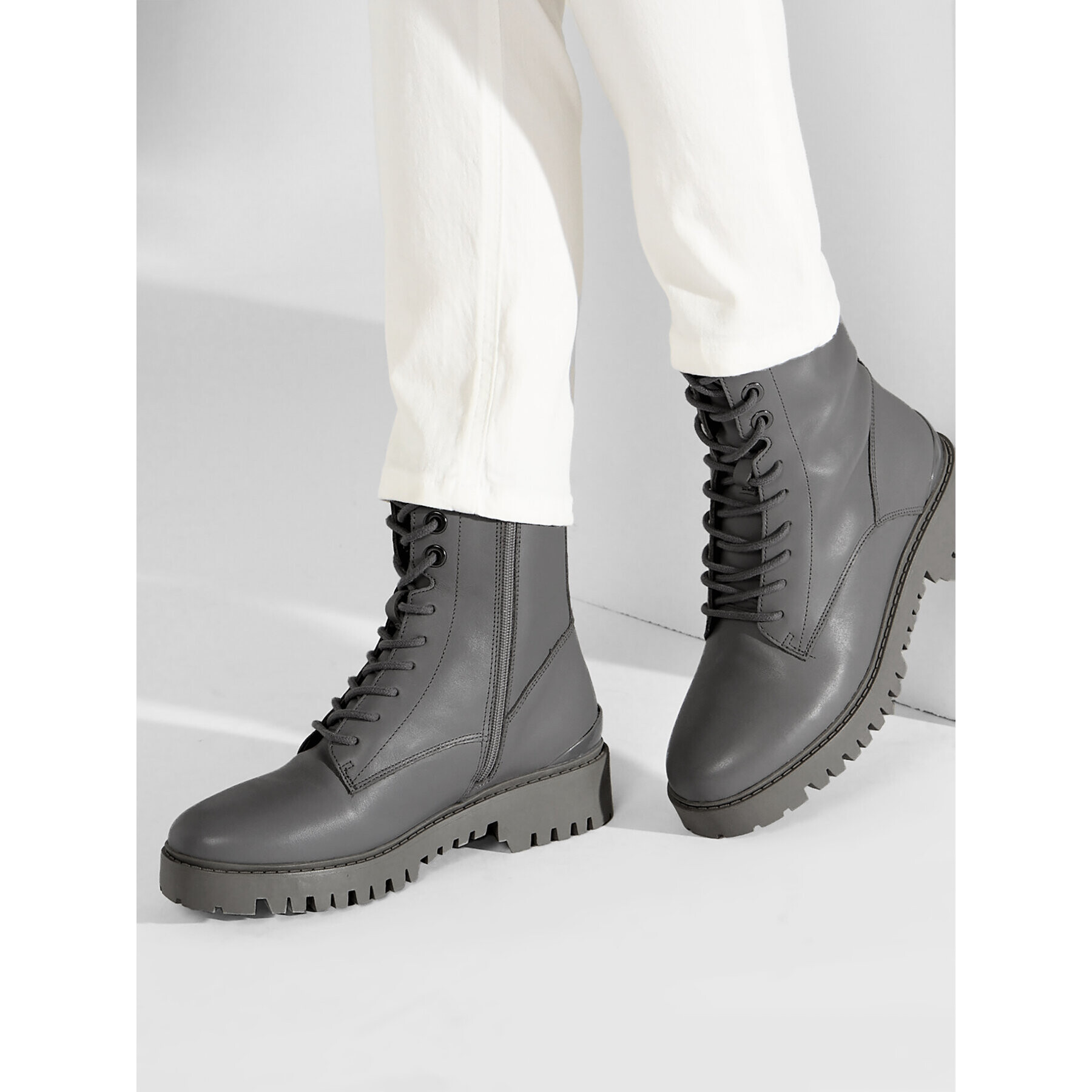 Guess Туристически oбувки Olone FL7OLO LEA10 Сив - Pepit.bg