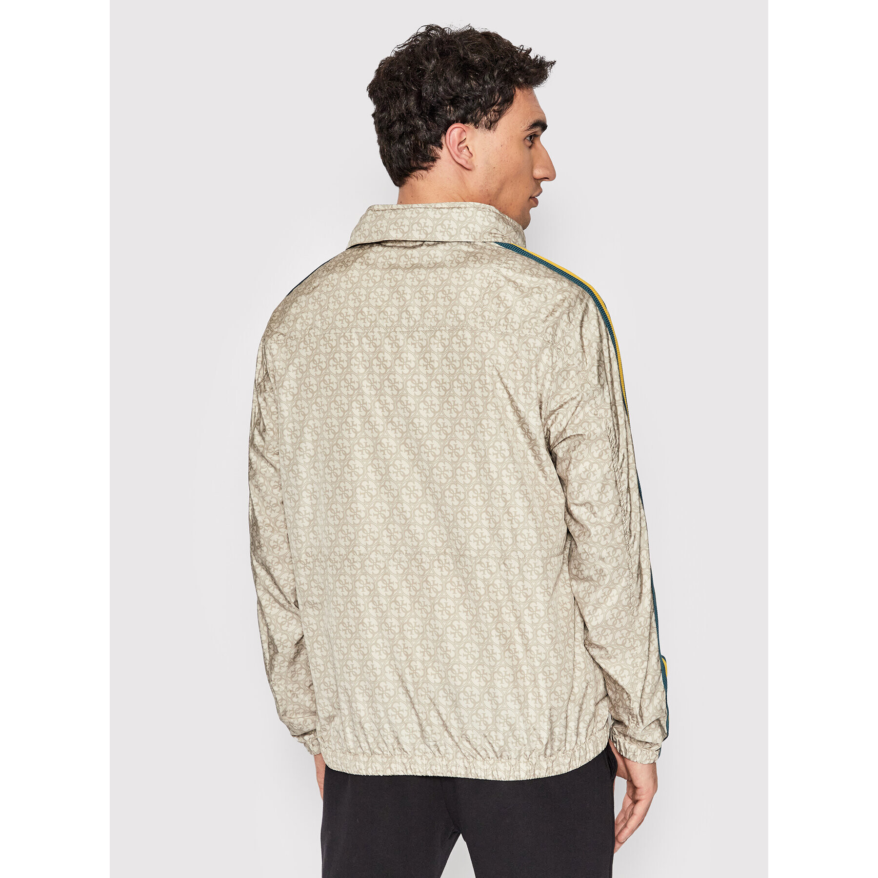 Guess Ветровка Z2GL04 WO06Q Бежов Regular Fit - Pepit.bg