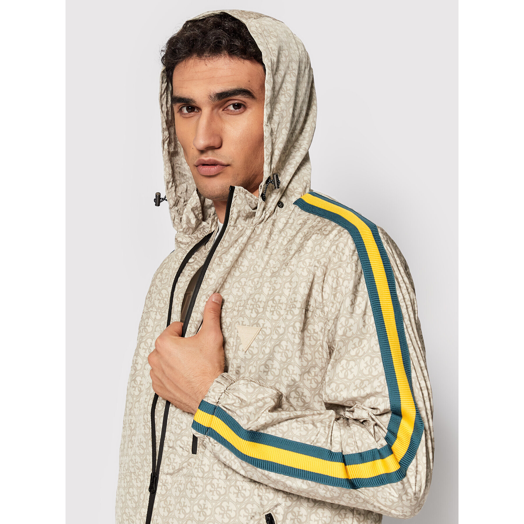 Guess Ветровка Z2GL04 WO06Q Бежов Regular Fit - Pepit.bg
