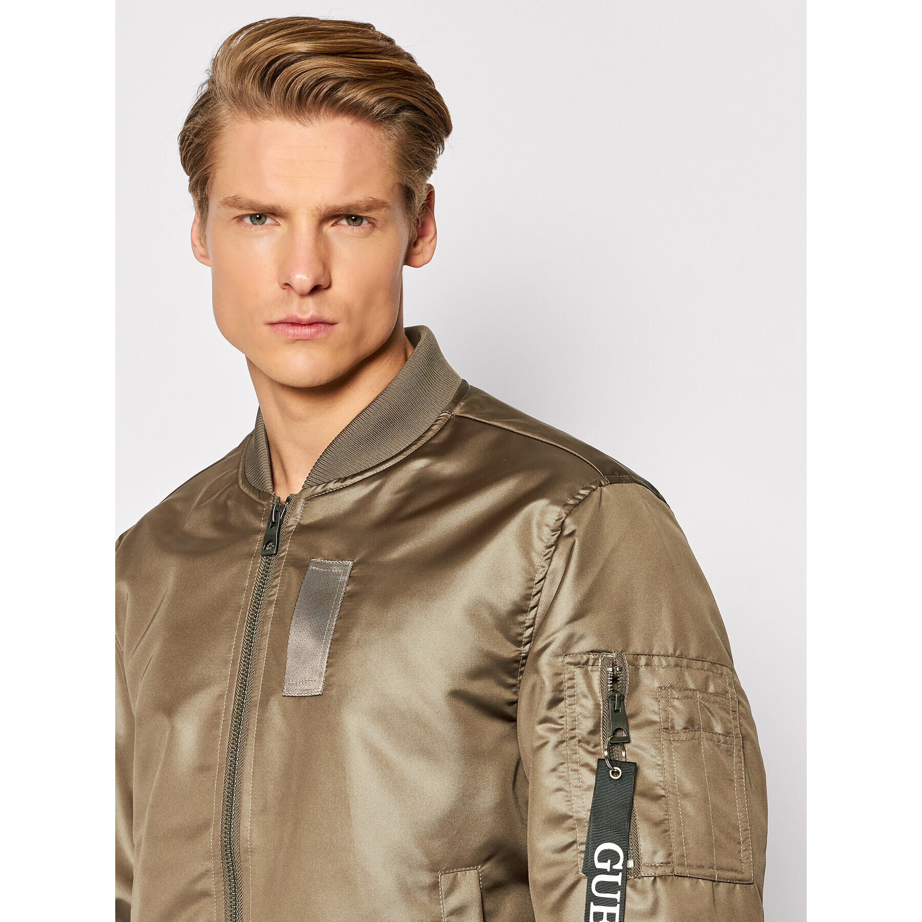 Guess Яке бомбър Es Satin M1GL01 R81M2 Кафяв Relaxed Fit - Pepit.bg