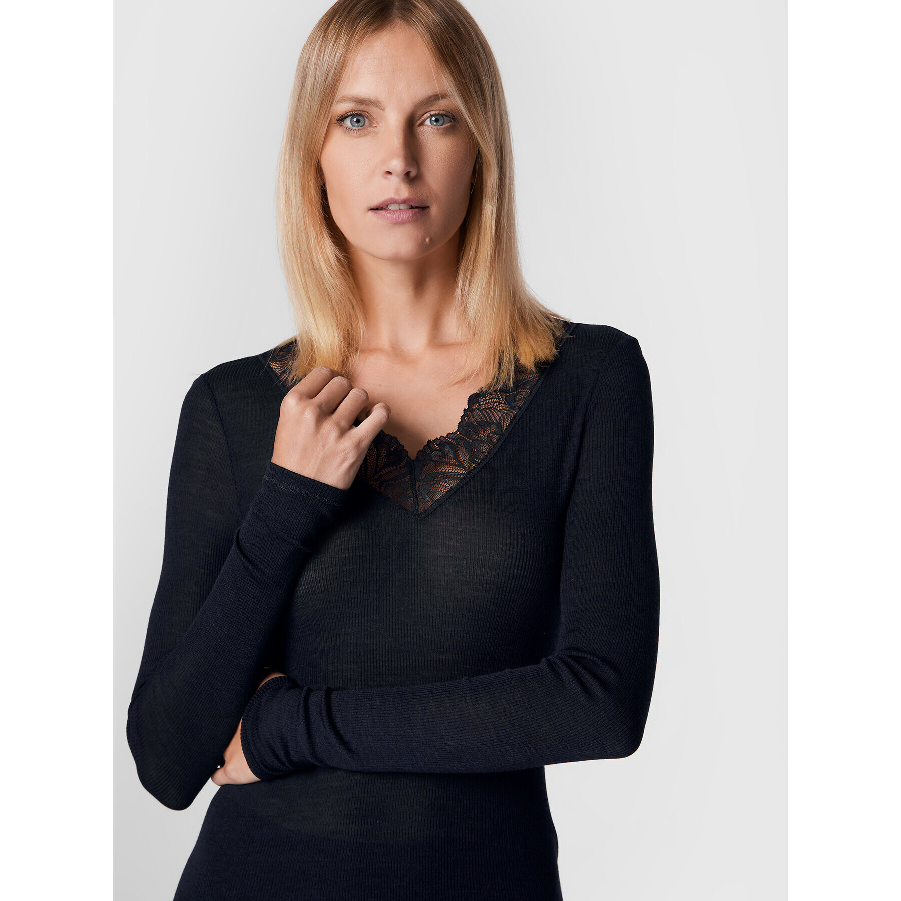 Hanro Блуза Woolen Lace 2994 Черен Slim Fit - Pepit.bg