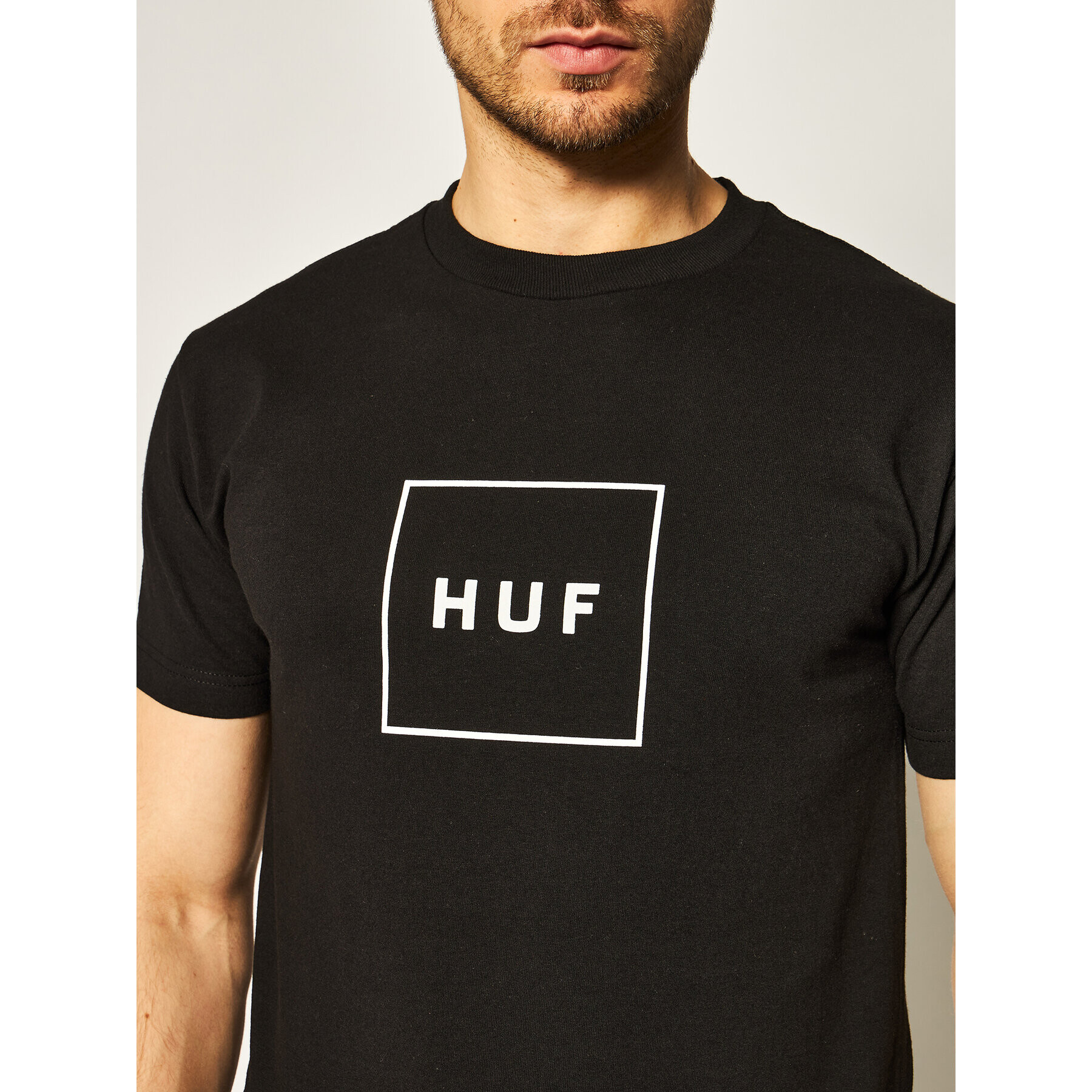 HUF Тишърт Essentials Box Logo TS00507 Черен Regular Fit - Pepit.bg