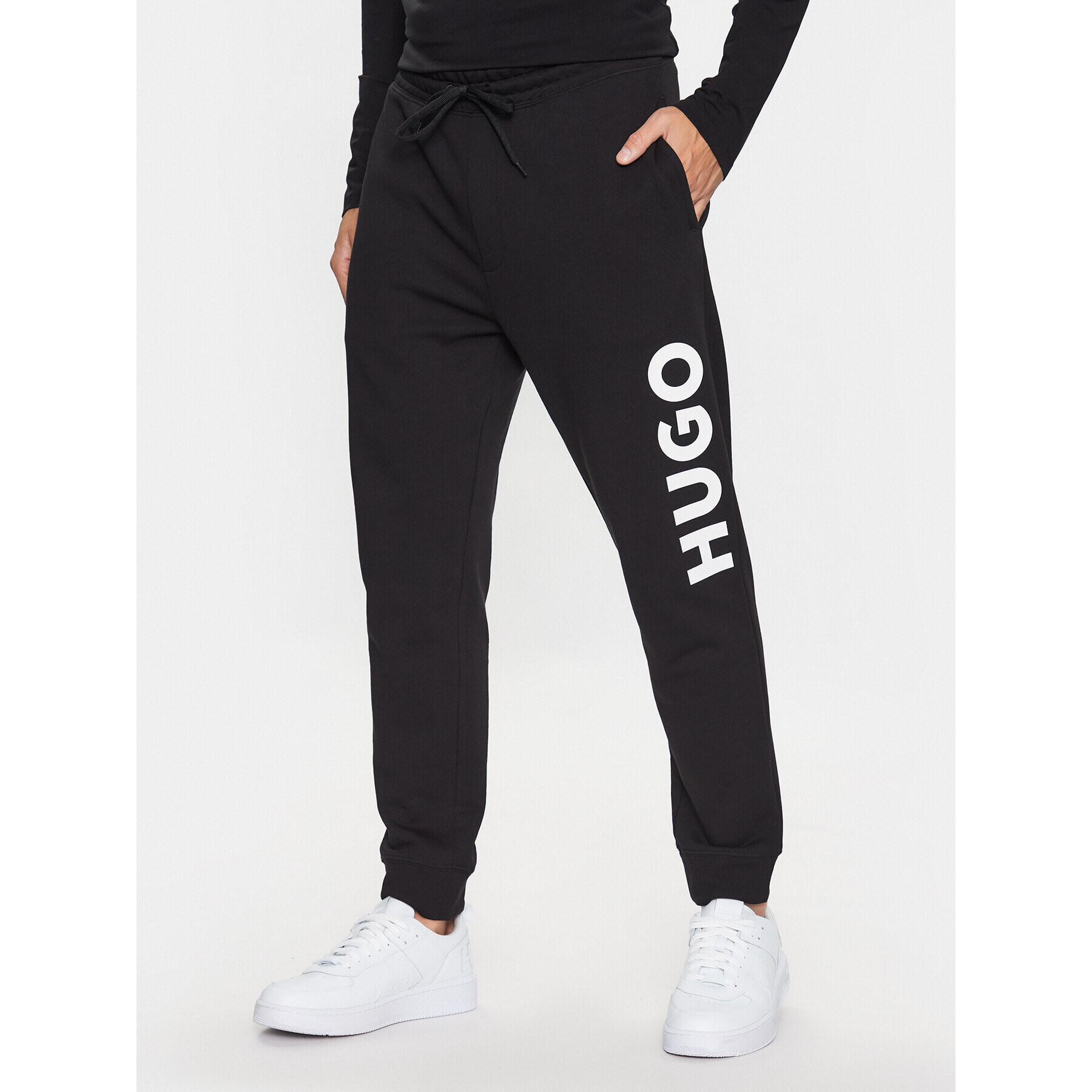 Hugo Долнище анцуг 50473211 Черен Regular Fit - Pepit.bg