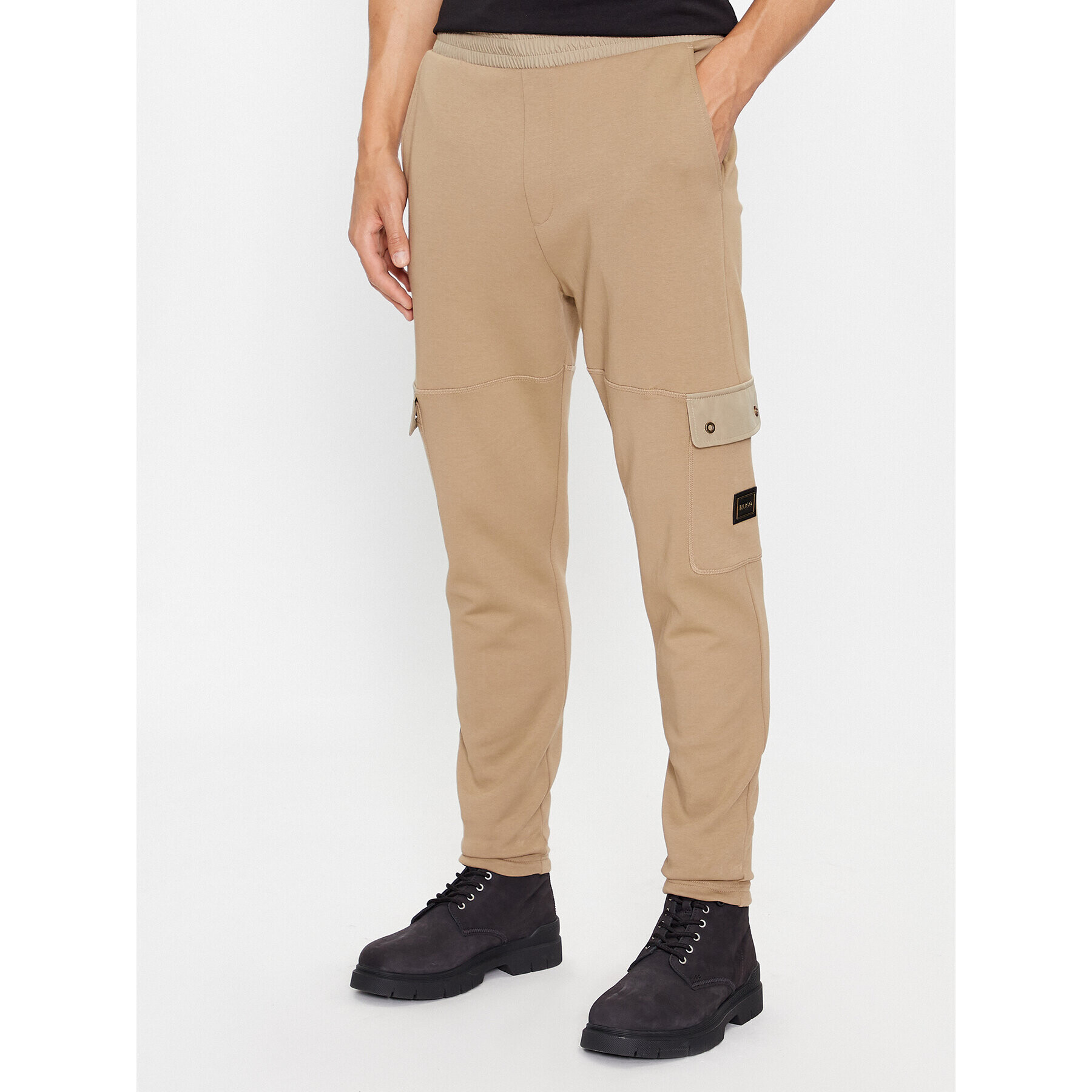 Hugo Долнище анцуг 50493044 Бежов Relaxed Fit - Pepit.bg