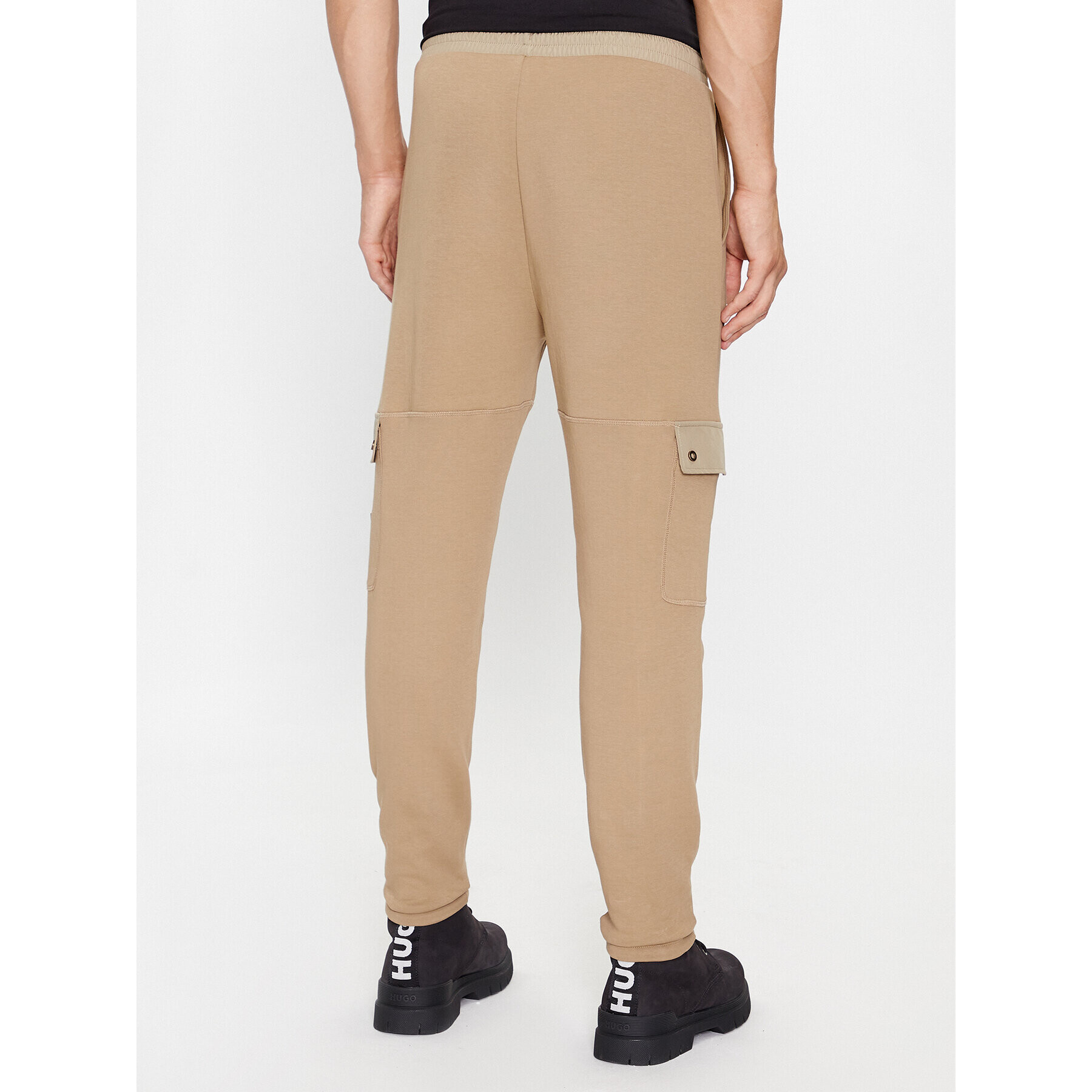 Hugo Долнище анцуг 50493044 Бежов Relaxed Fit - Pepit.bg