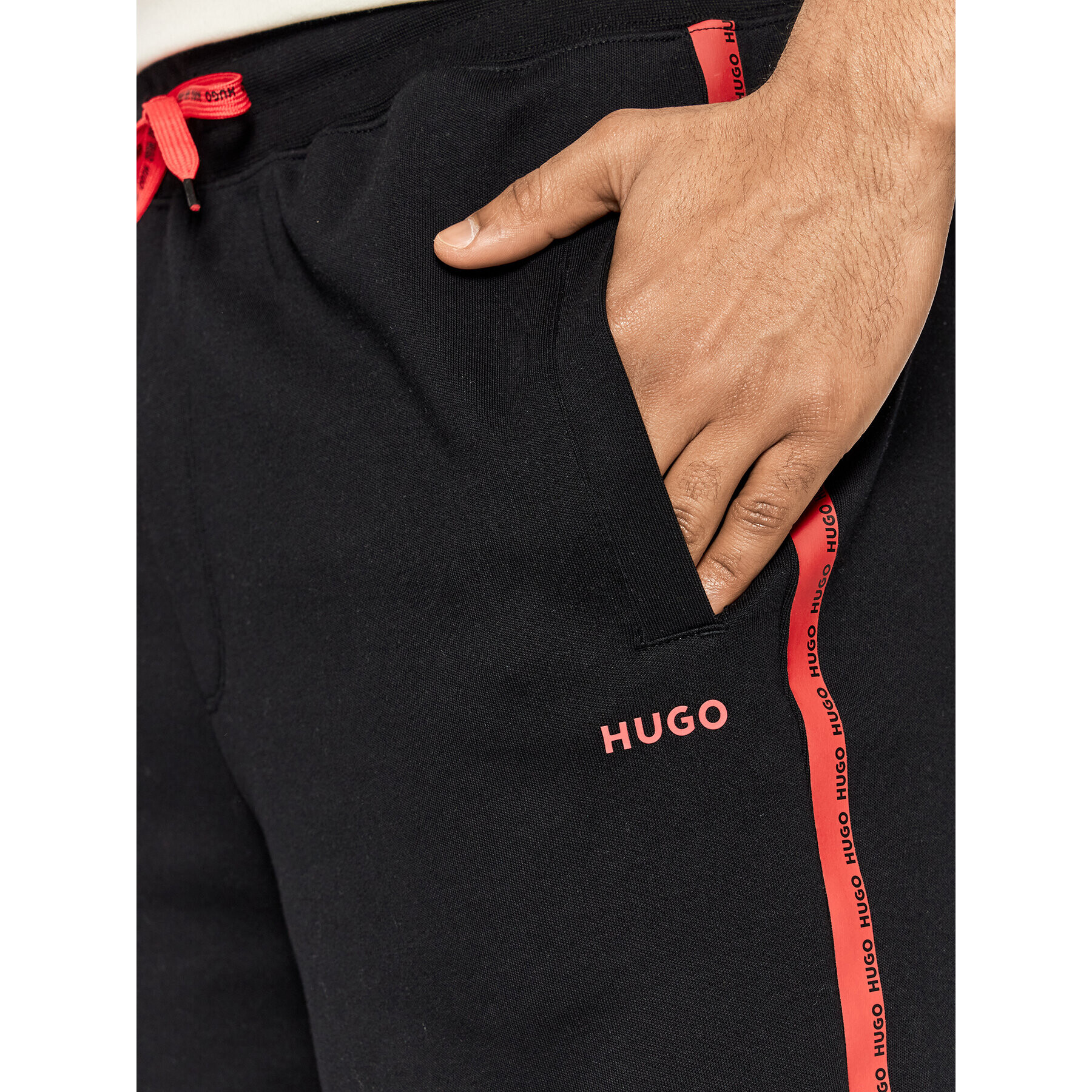 Hugo Спортни шорти Datinir 50465959 Черен Regular Fit - Pepit.bg