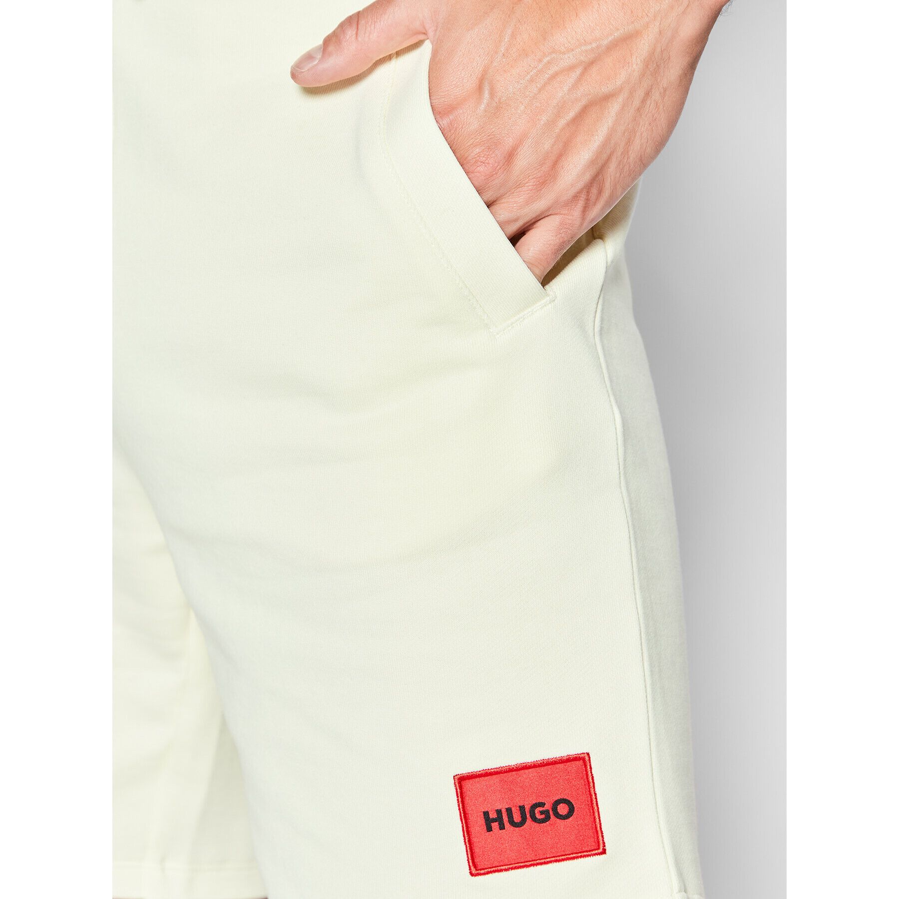 Hugo Спортни шорти Diz222 50466196 Жълт Regular Fit - Pepit.bg