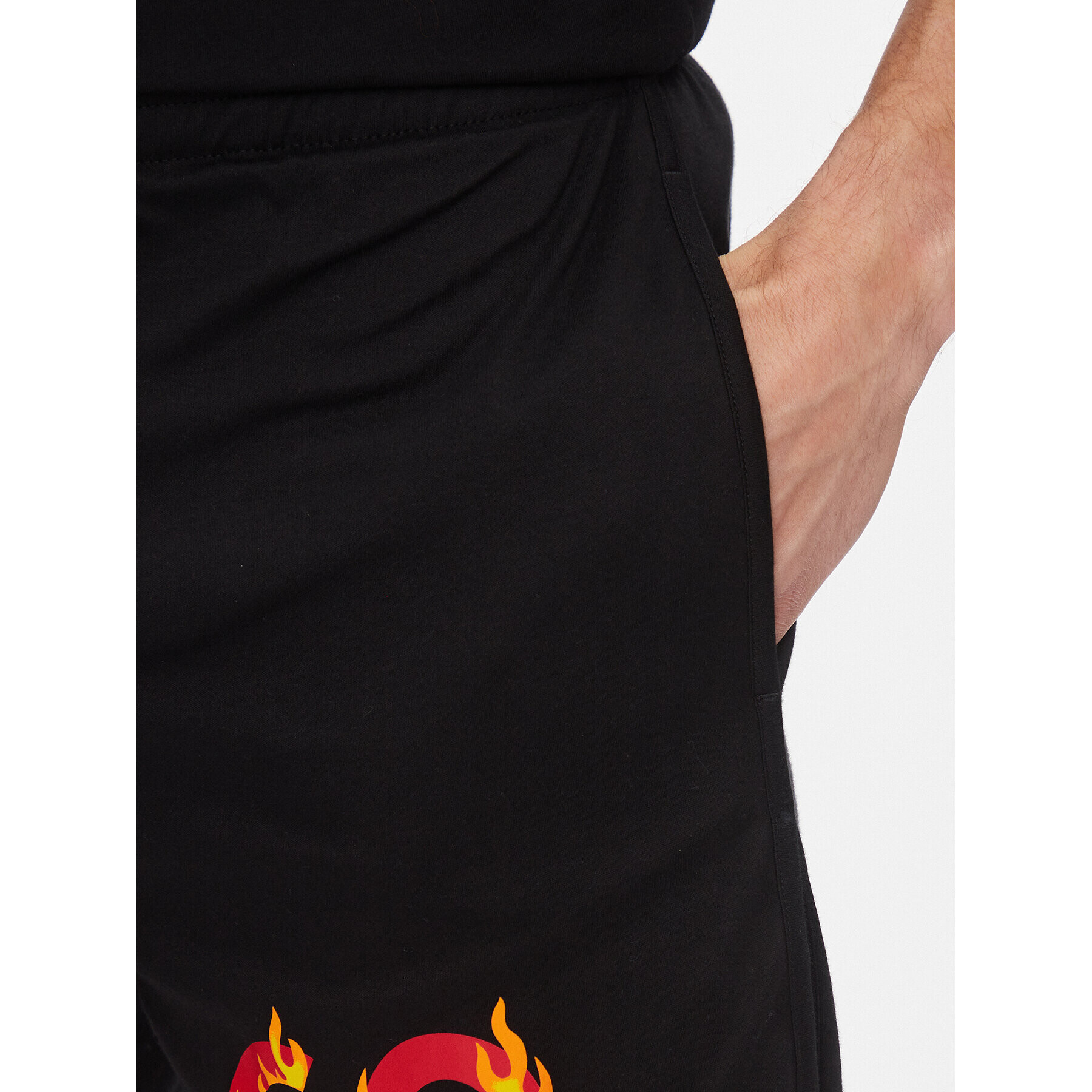 Hugo Спортни шорти Flames 50510474 Черен Regular Fit - Pepit.bg