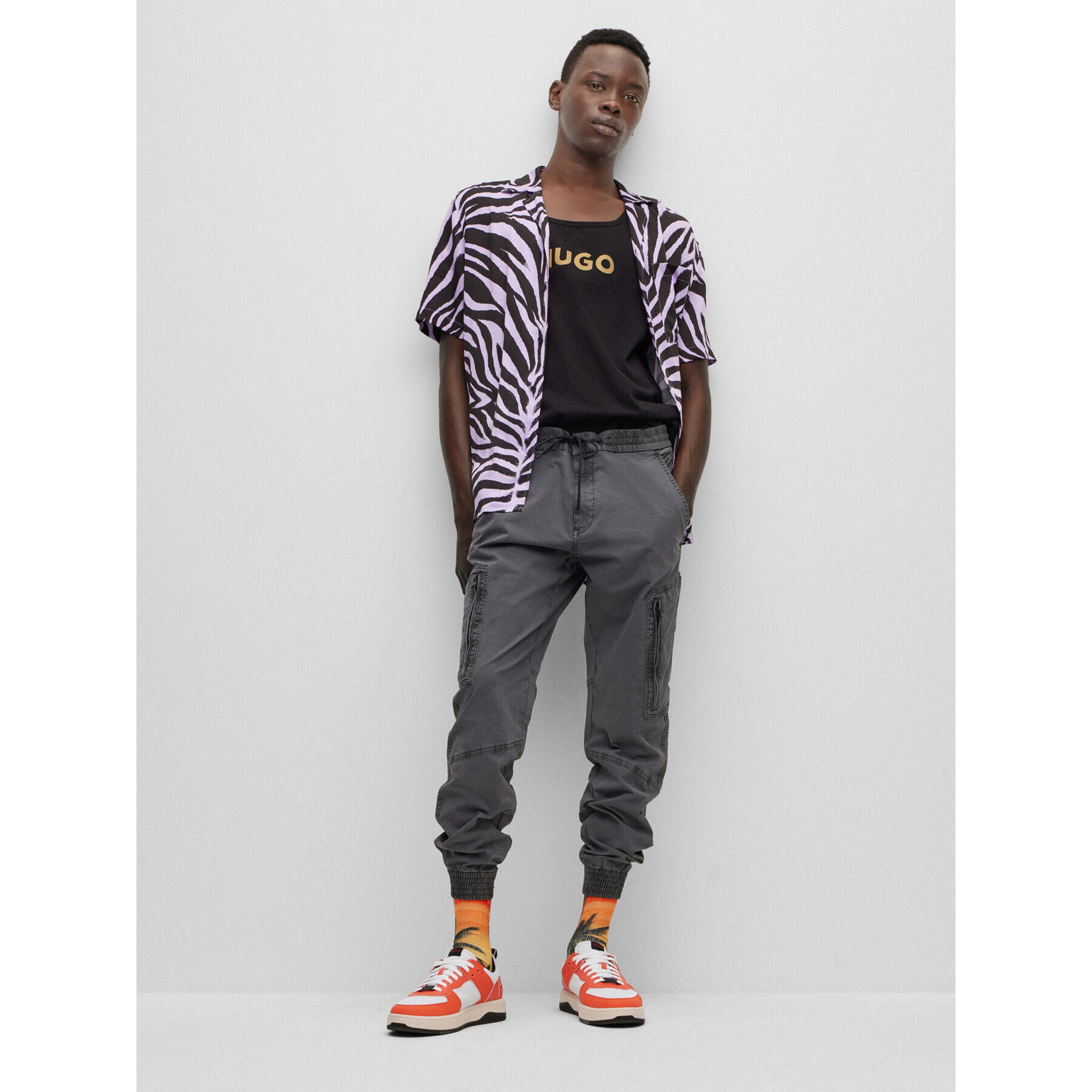 Hugo Текстилни панталони 50487841 Сив Slim Fit - Pepit.bg