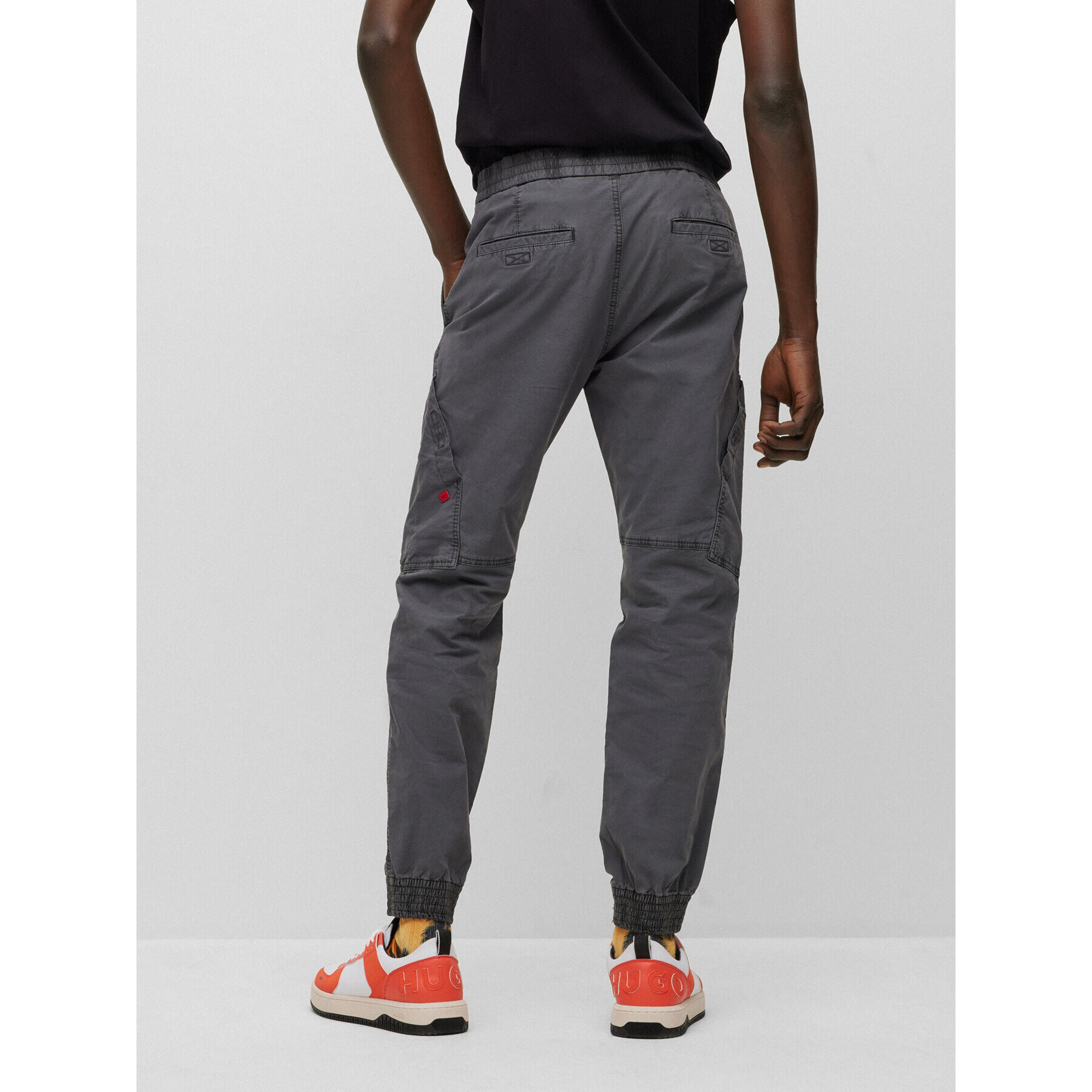 Hugo Текстилни панталони 50487841 Сив Slim Fit - Pepit.bg