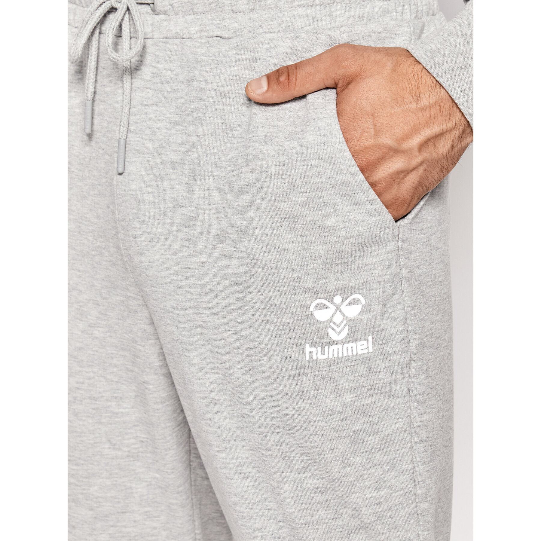 Hummel Долнище анцуг Isam 2.0 214335 Сив Tapered Fit - Pepit.bg