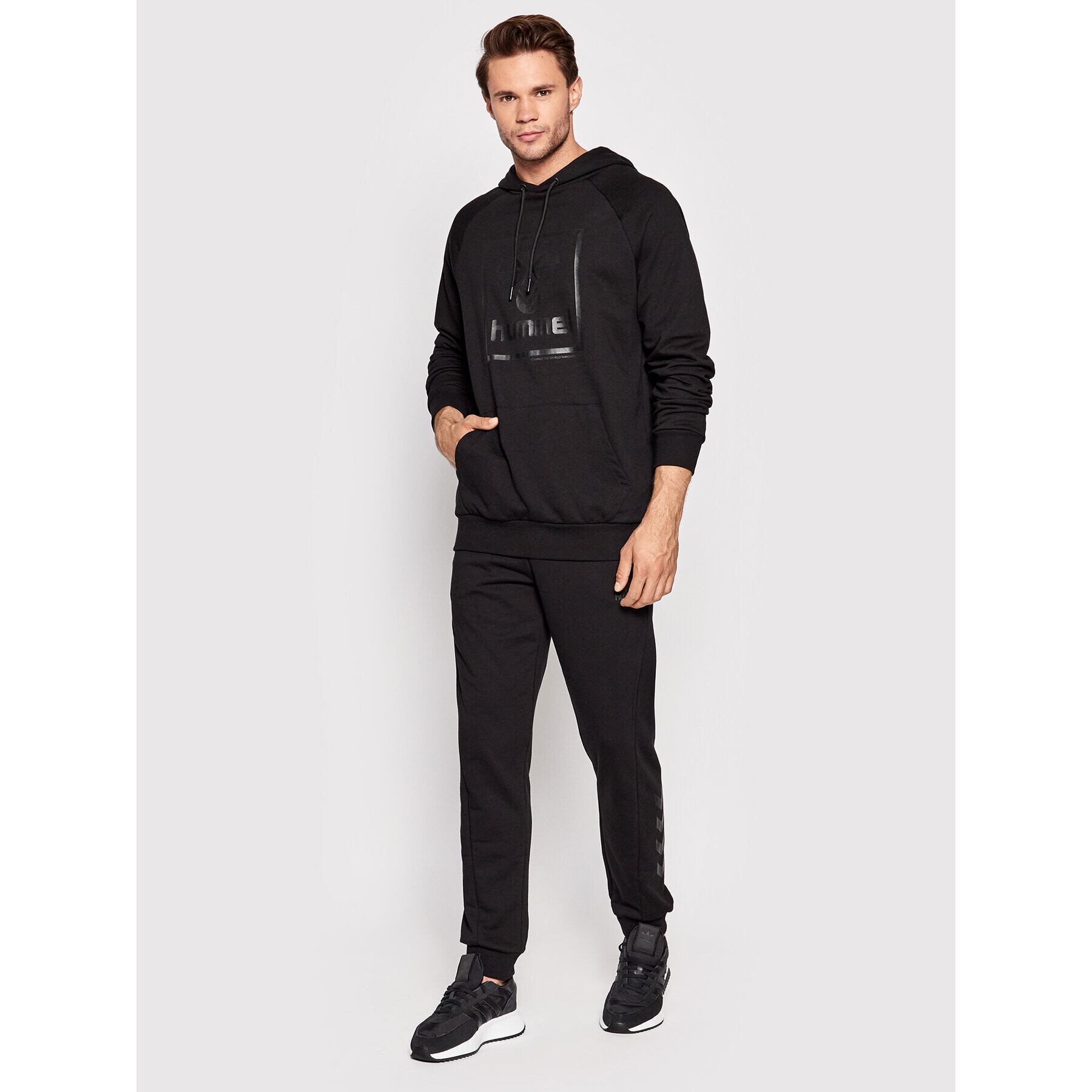 Hummel Долнище анцуг Isam 2.0 214336 Черен Regular Fit - Pepit.bg