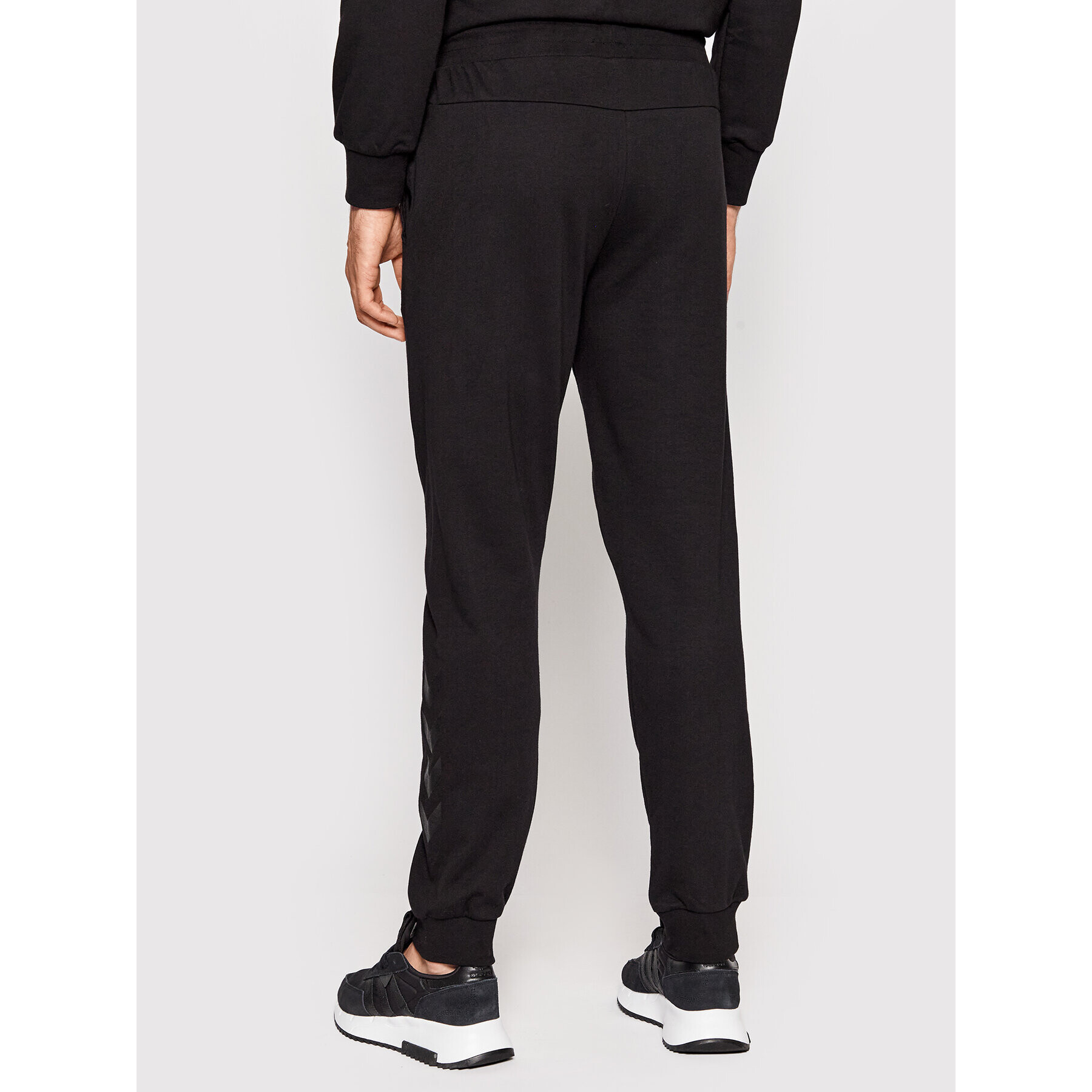 Hummel Долнище анцуг Isam 2.0 214336 Черен Regular Fit - Pepit.bg