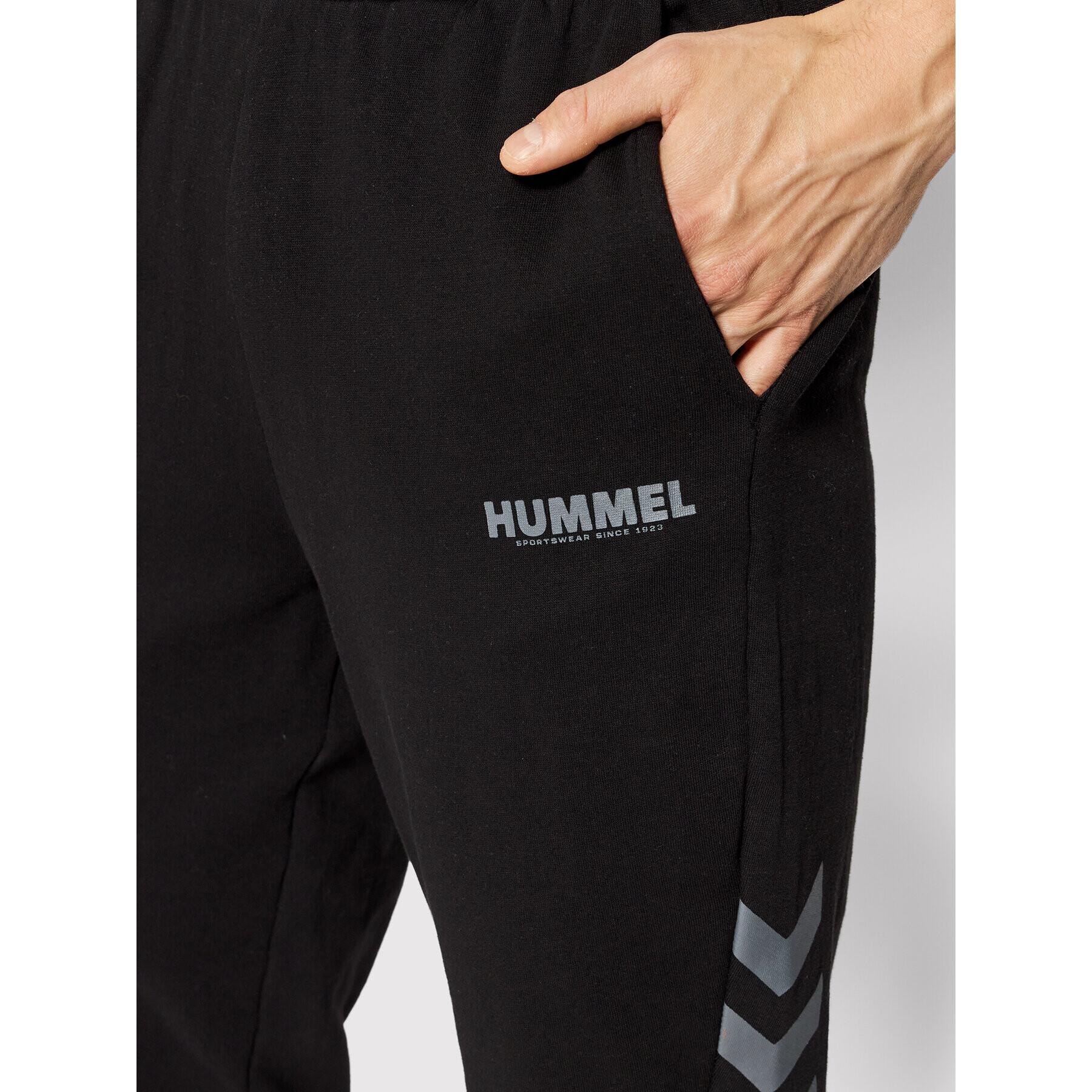 Hummel Долнище анцуг Legacy 212567 Черен Tapered Fit - Pepit.bg