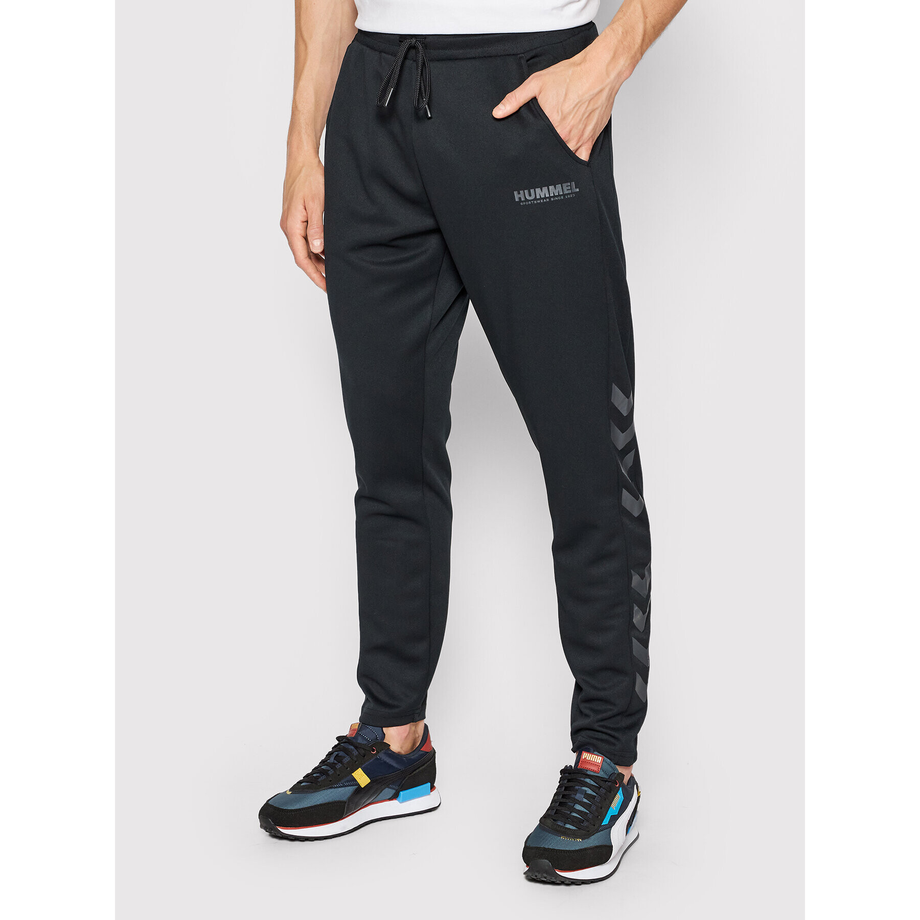 Hummel Долнище анцуг Legacy Poly 212688 Черен Tapered Fit - Pepit.bg