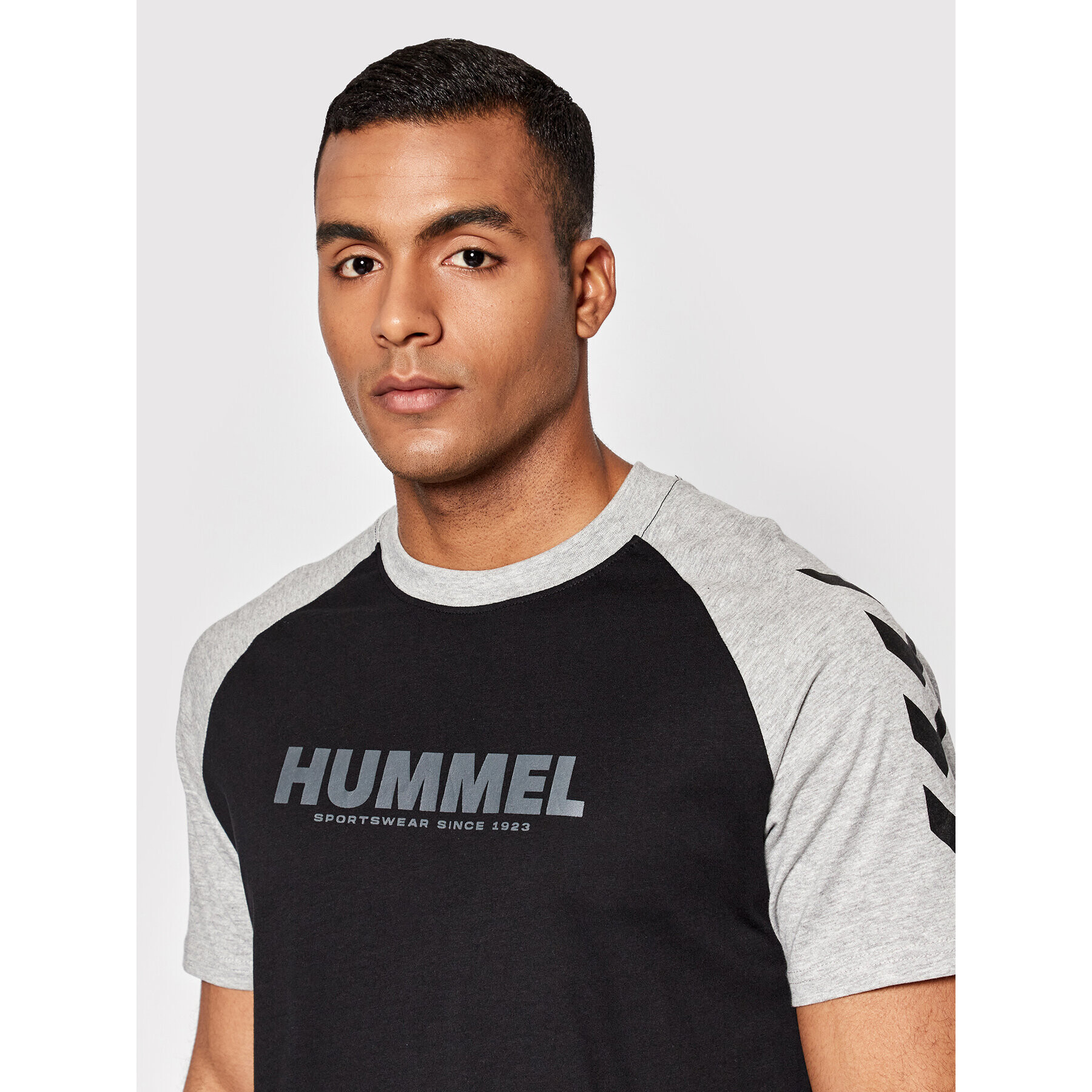 Hummel Тишърт Unisex Legacy Blocked 212873 Черен Regular Fit - Pepit.bg