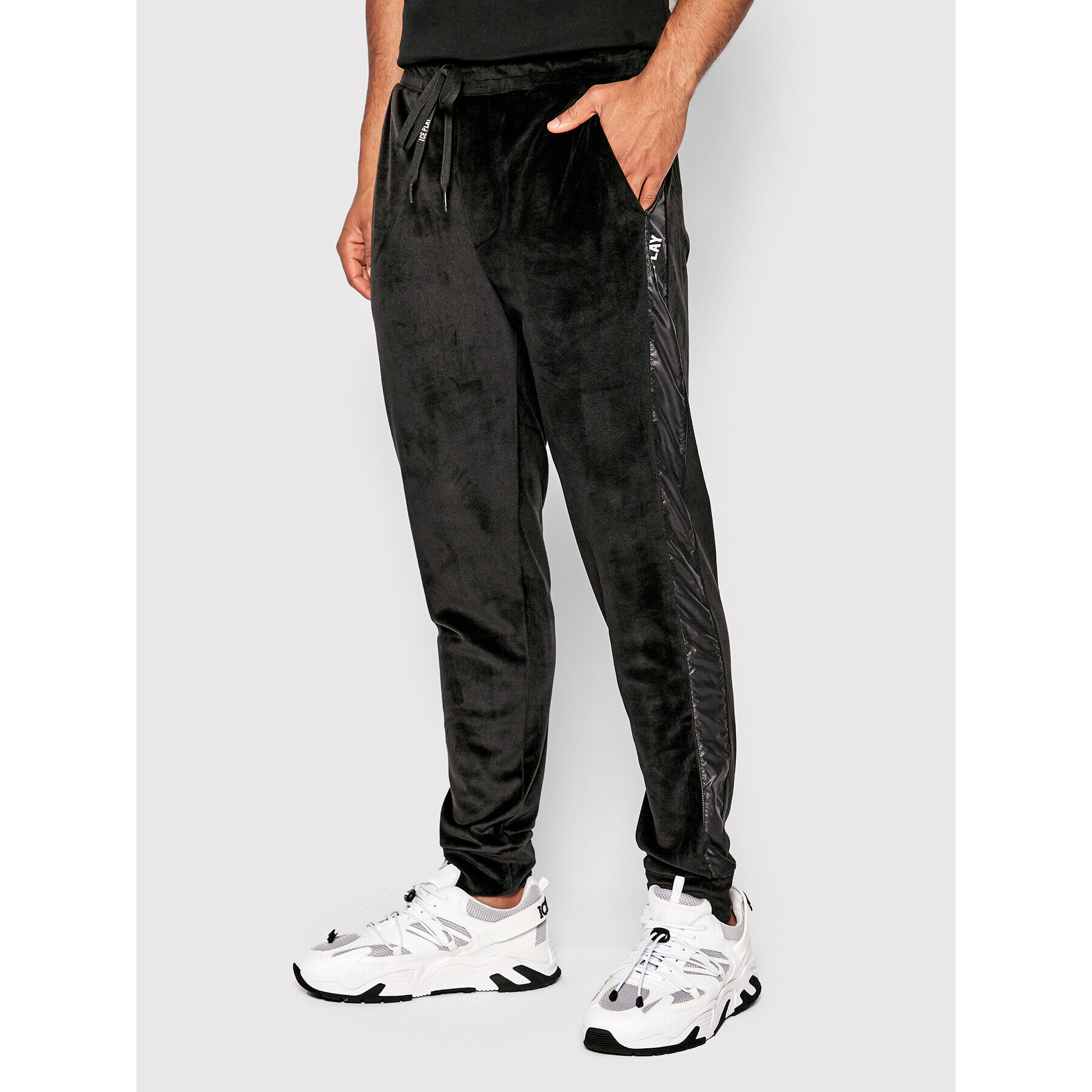 Ice Play Долнище анцуг 22I U1M0 B013 P459 9000 Черен Regular Fit - Pepit.bg