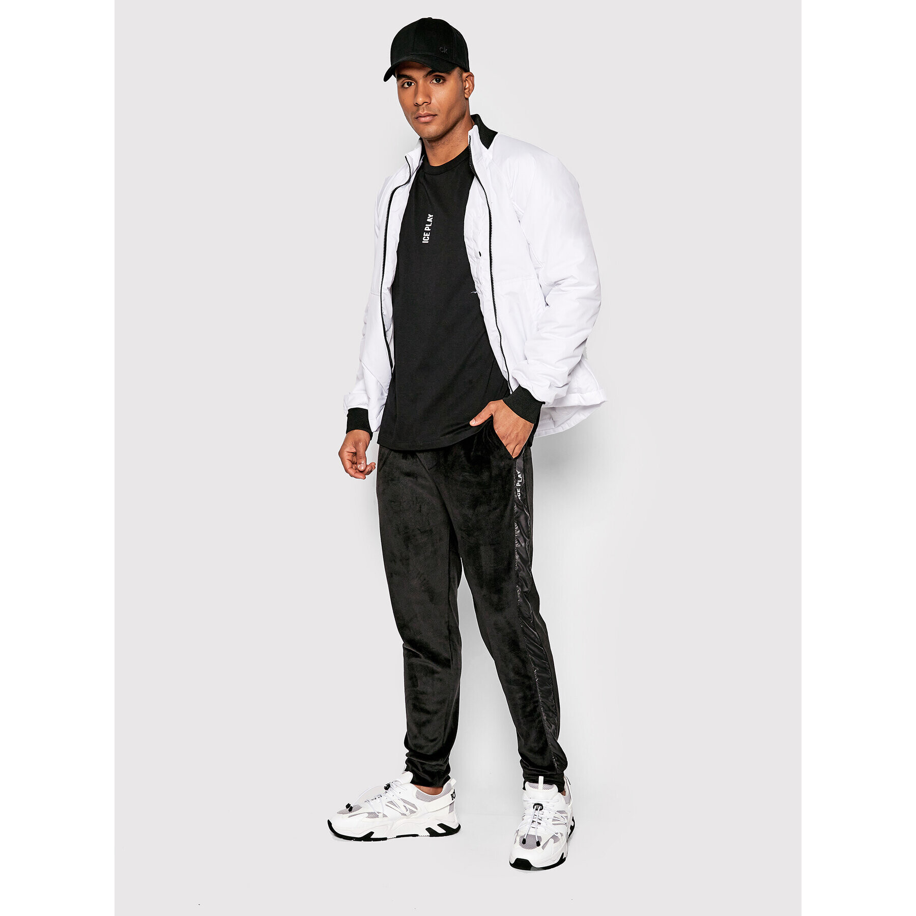 Ice Play Долнище анцуг 22I U1M0 B013 P459 9000 Черен Regular Fit - Pepit.bg