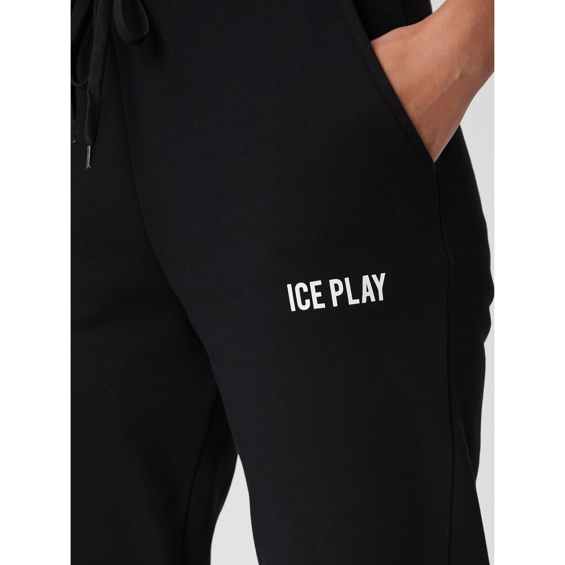 Ice Play Долнище анцуг 22I U2M0 B133 P450 9000 Черен Regular Fit - Pepit.bg