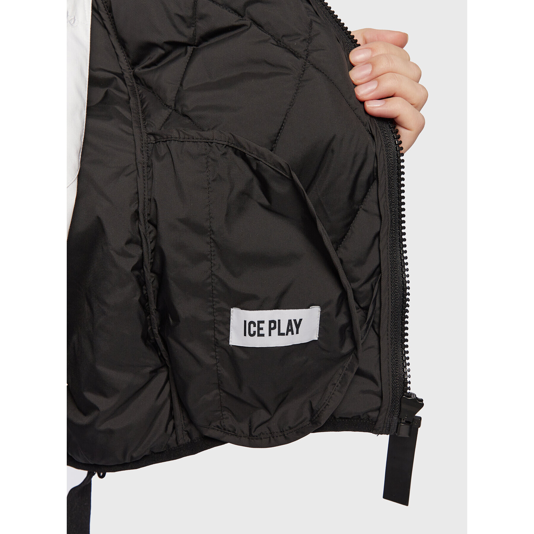 Ice Play Елек 23E U2M0 J031 6408 9000 Черен Relaxed Fit - Pepit.bg