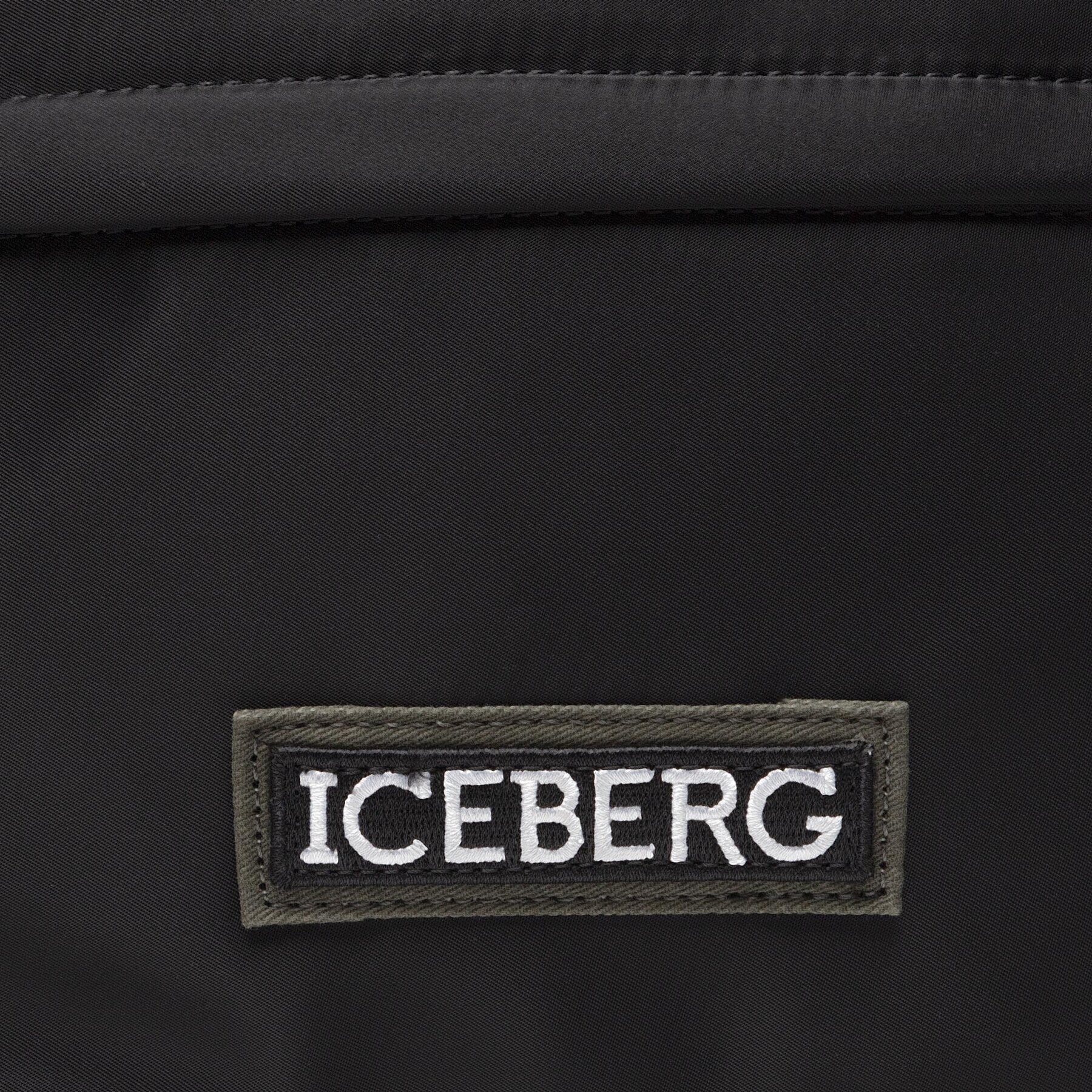 Iceberg Раница 22I P1P2 7212 6901 9000 Черен - Pepit.bg